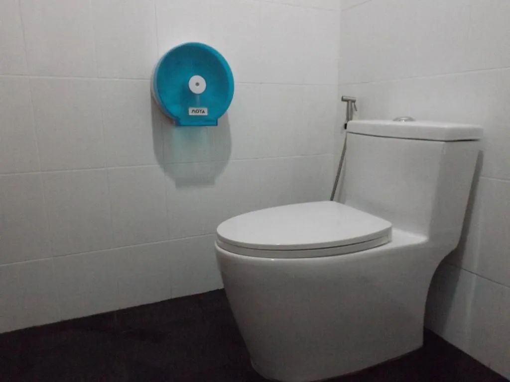 Bathroom in Lanta Long Beach Hostel