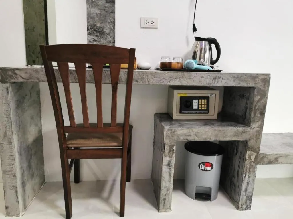 Lanta Long Beach Hostel