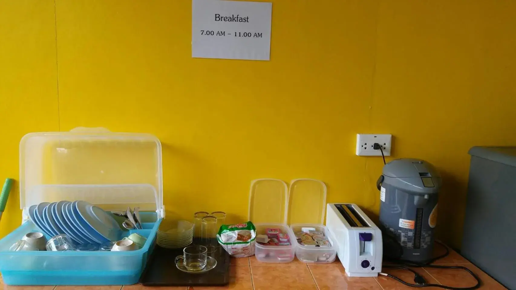 Breakfast in Lanta Long Beach Hostel Breakfast in Lanta Long Beach Hostel