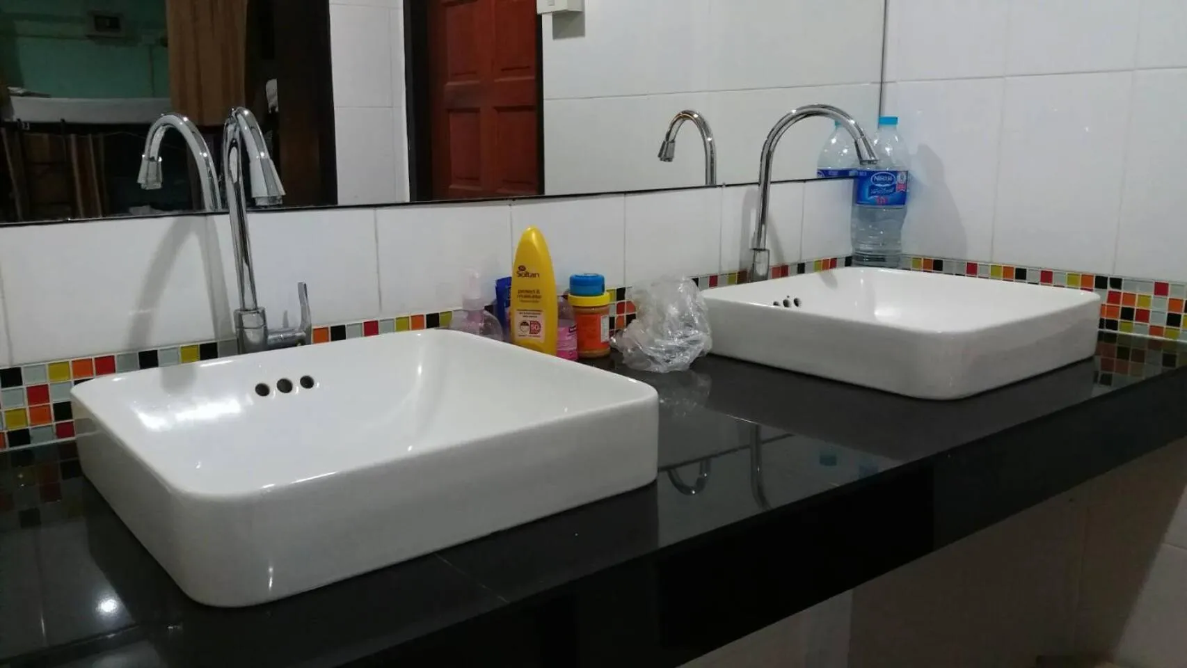 Bathroom in Lanta Long Beach Hostel