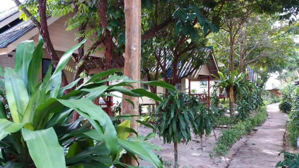 Lanta Long Beach Hostel