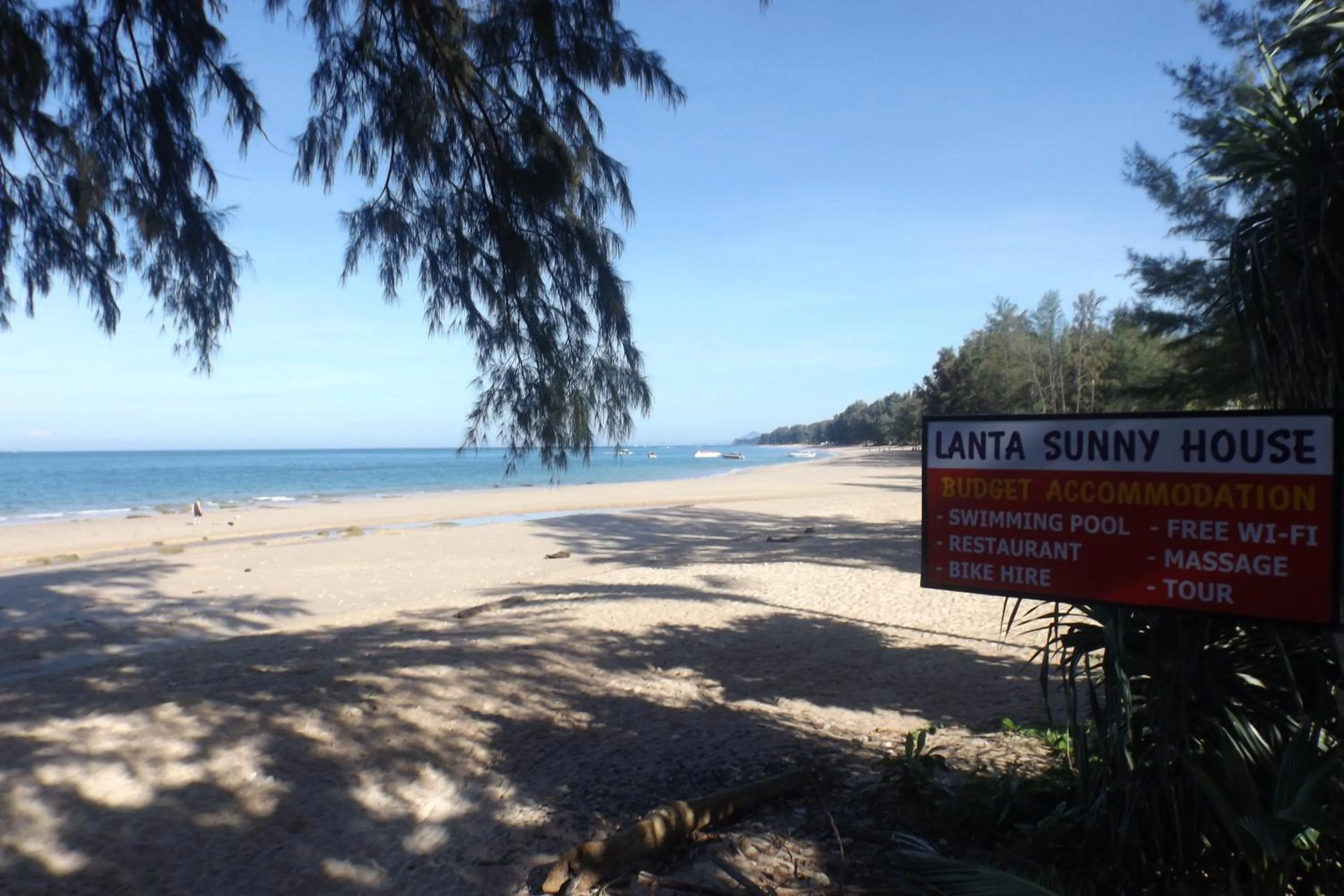 Garden in Lanta Long Beach Hostel