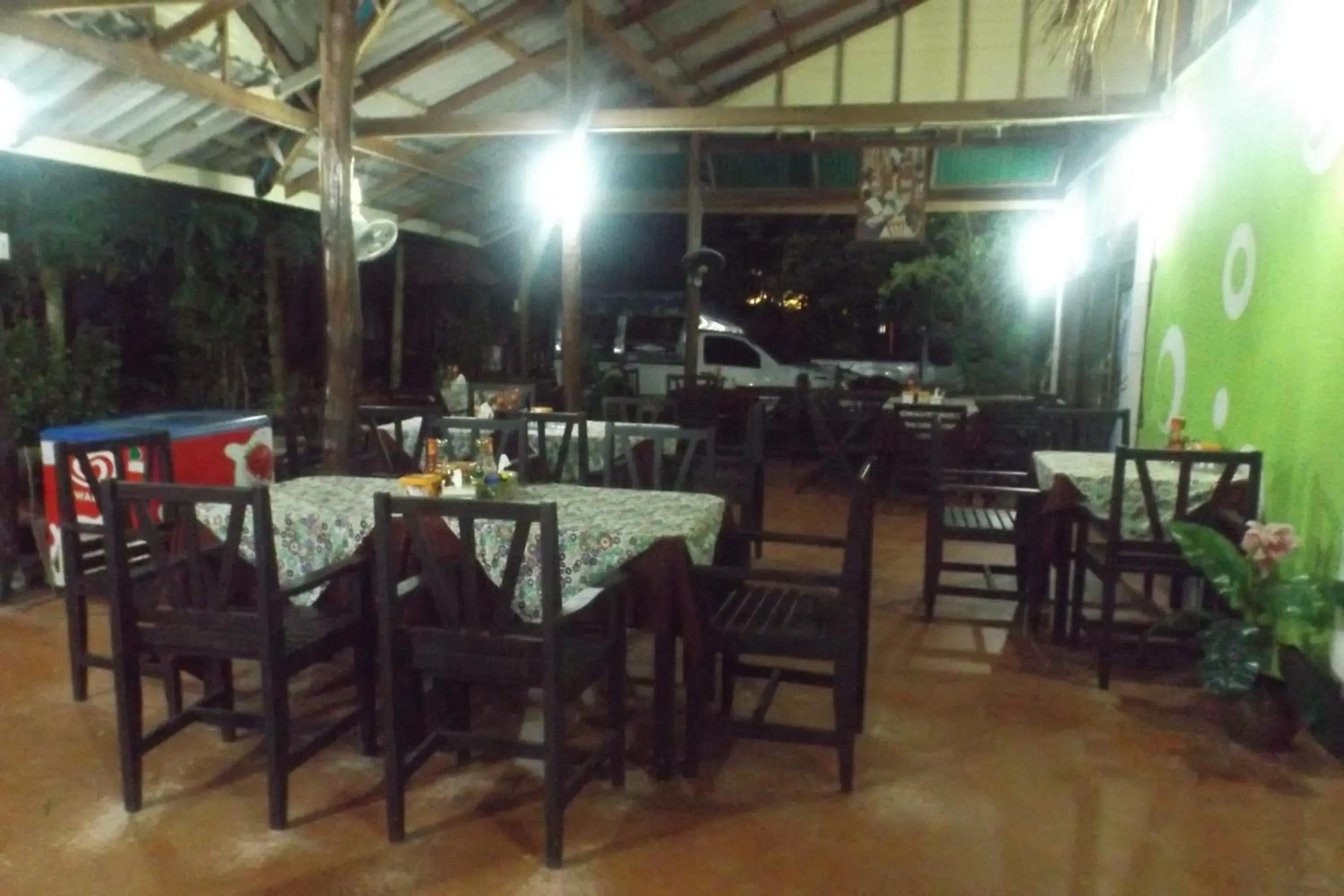 Restaurant/places to eat in Lanta Long Beach Hostel Restaurant/places to eat in Lanta Long Beach Hostel