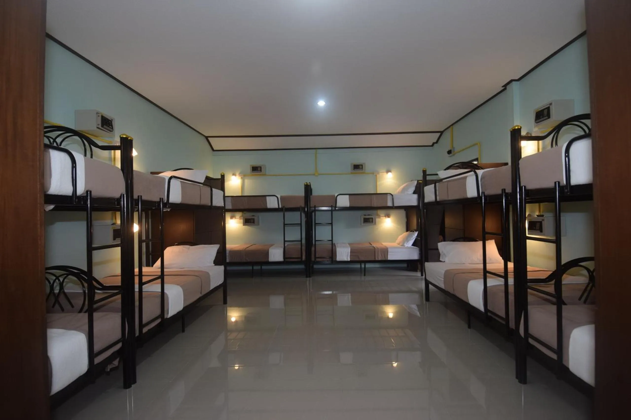 bunk bed, Bed in Lanta Long Beach Hostel