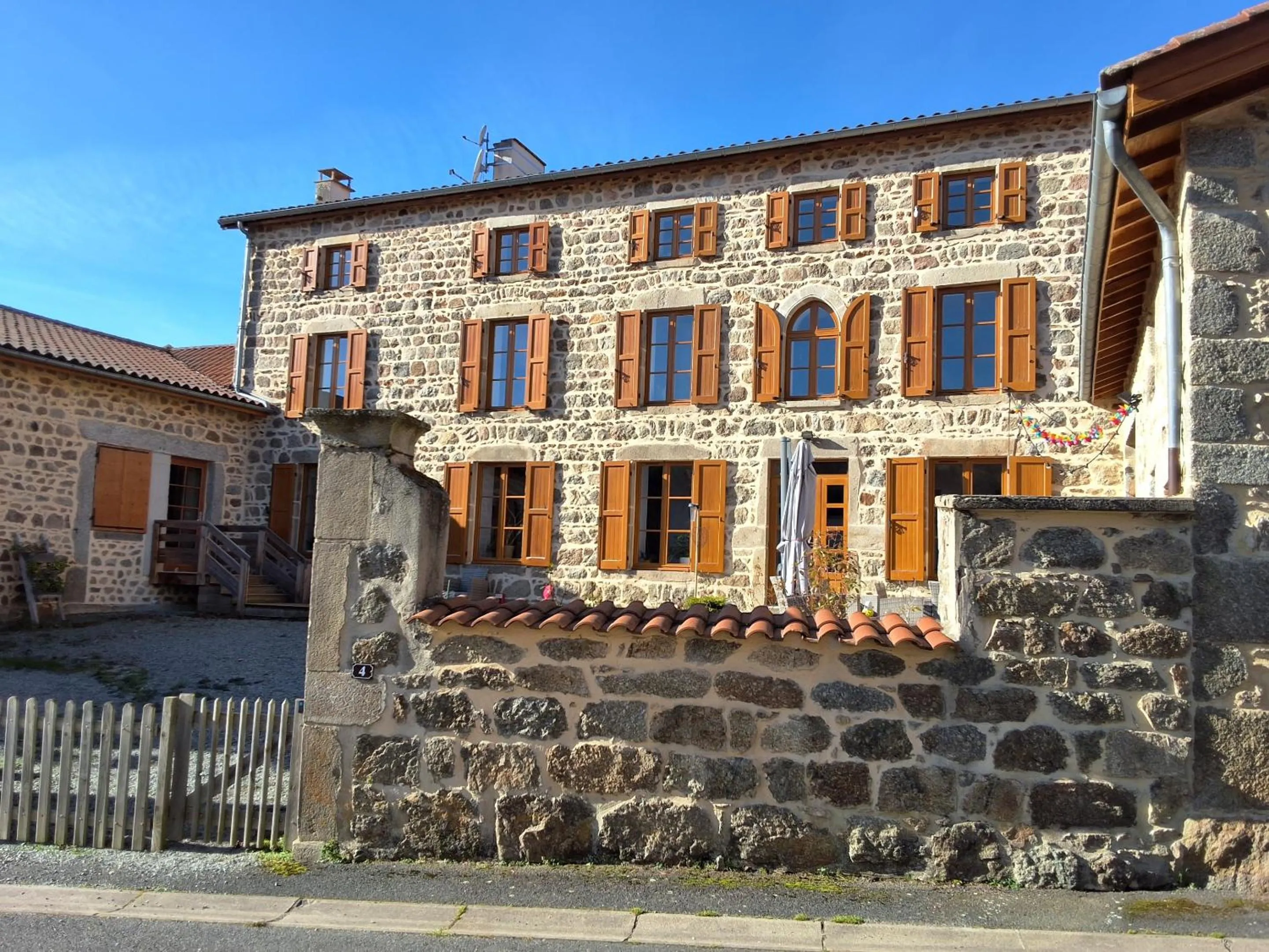 Property building in L'auberge De La Source