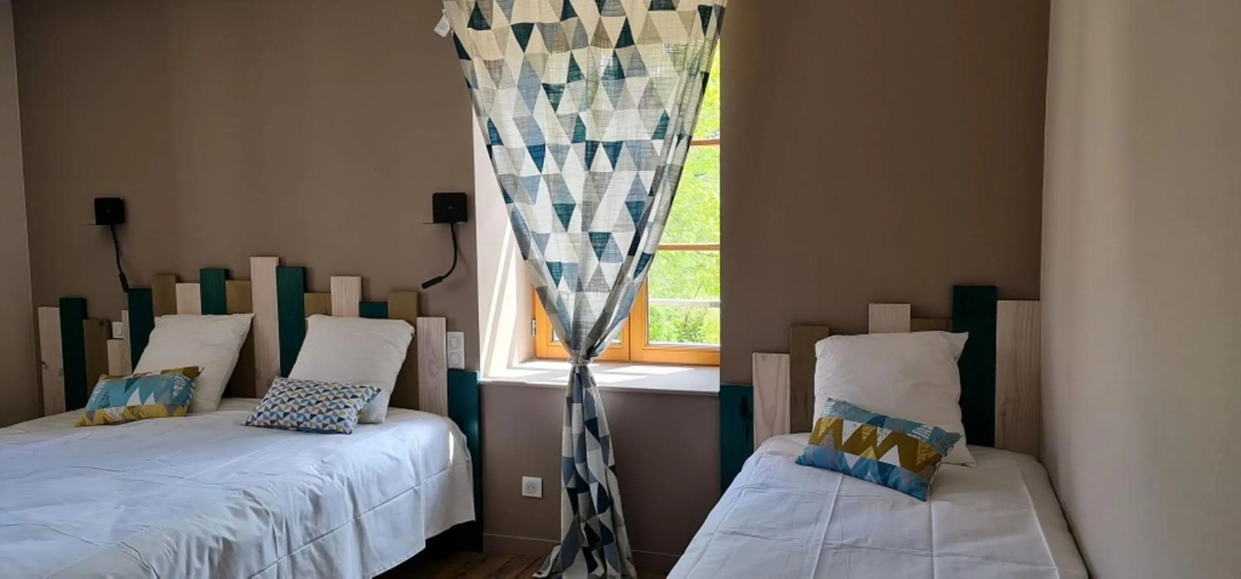 Bedroom, Bed in L'auberge De La Source