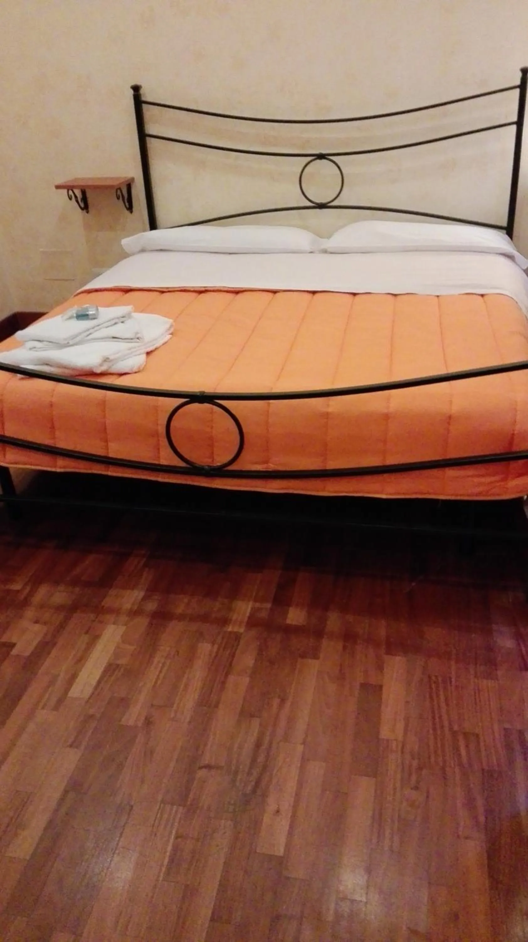 Photo of the whole room, Bed in Residenza Laterano