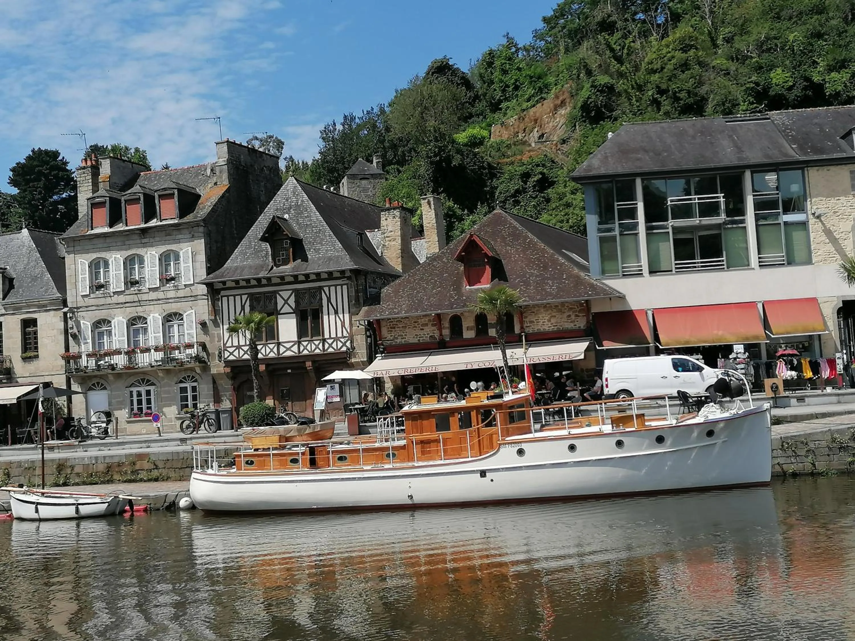 Nearby landmark in La Tocade Del Arte - Dinan