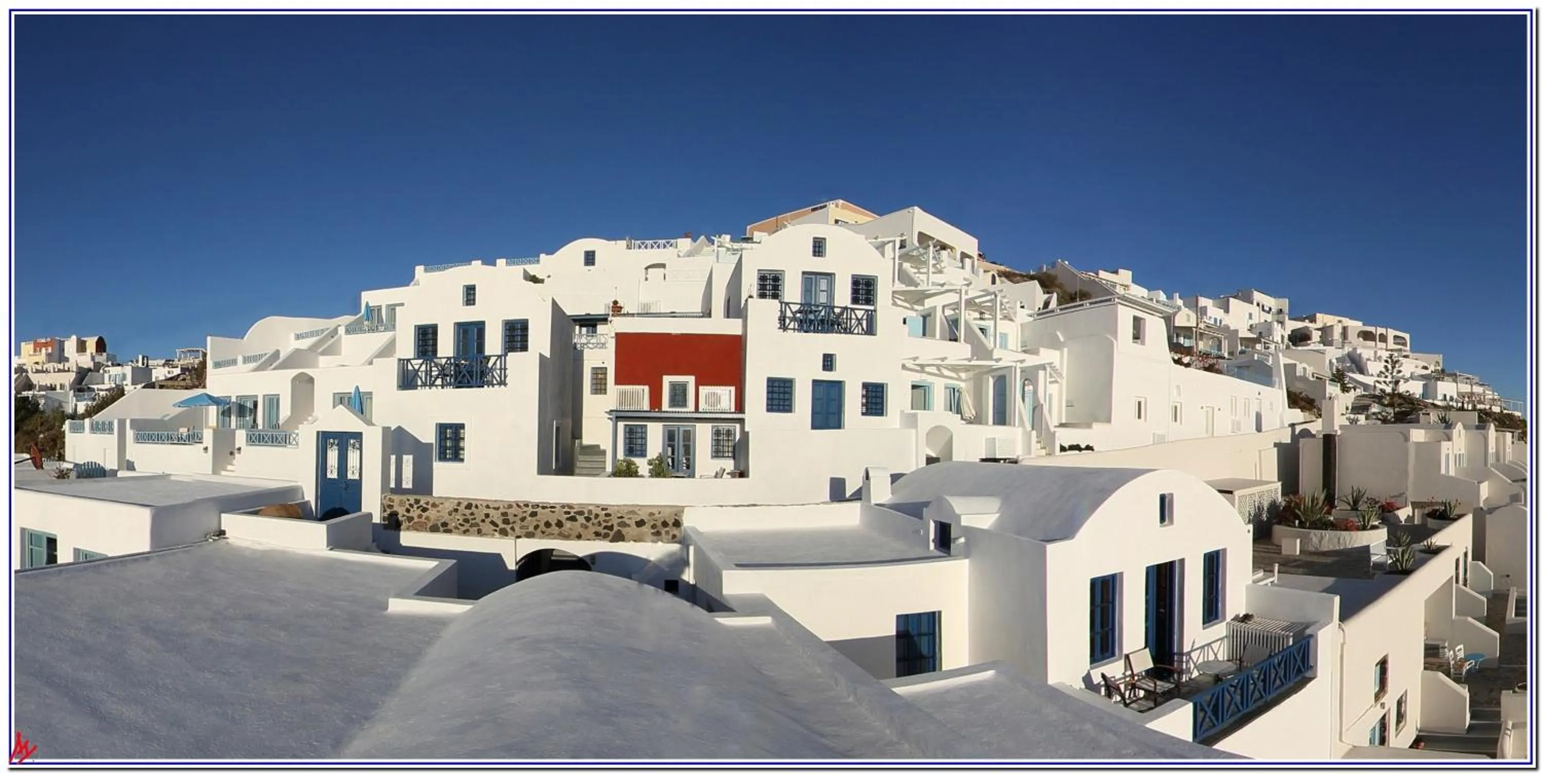 Facade/entrance in Heliotopos