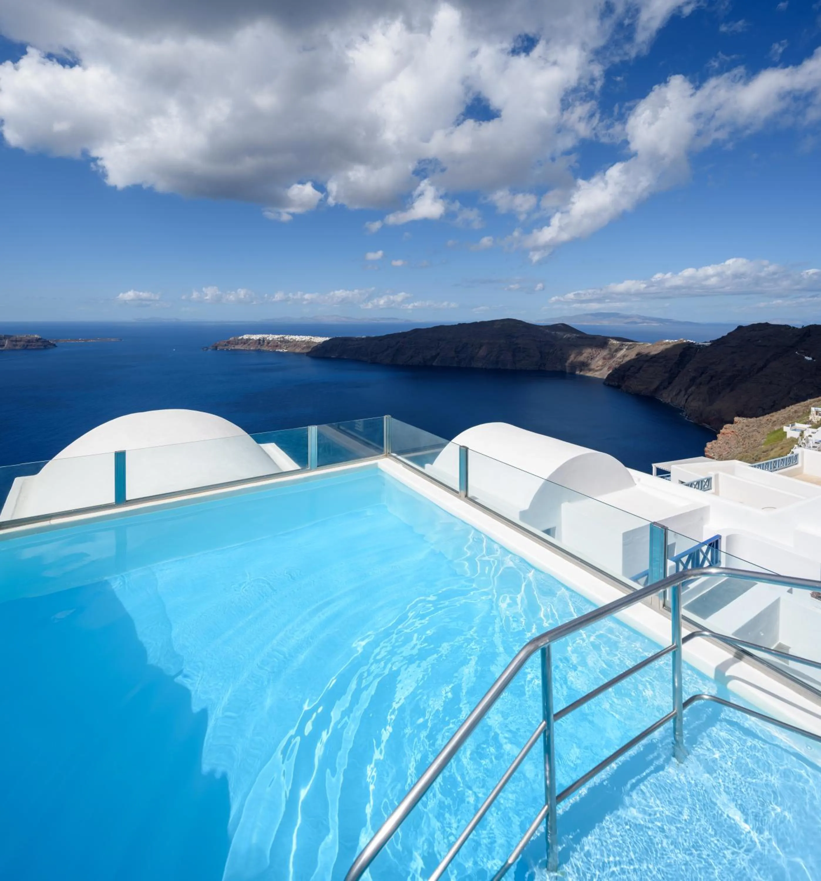 Pool view in Heliotopos