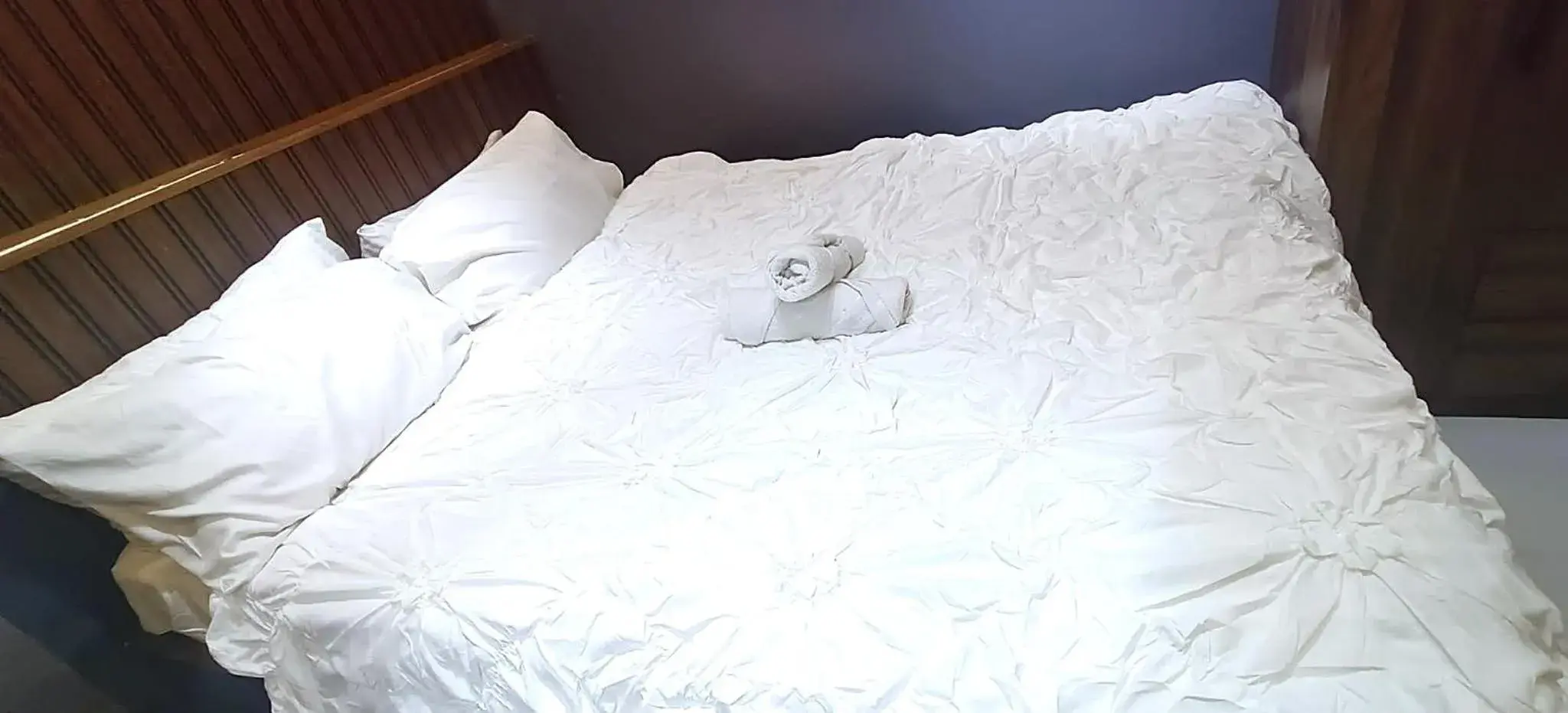 Bed in Gaea's Apartments Bed in Gaea's Apartments