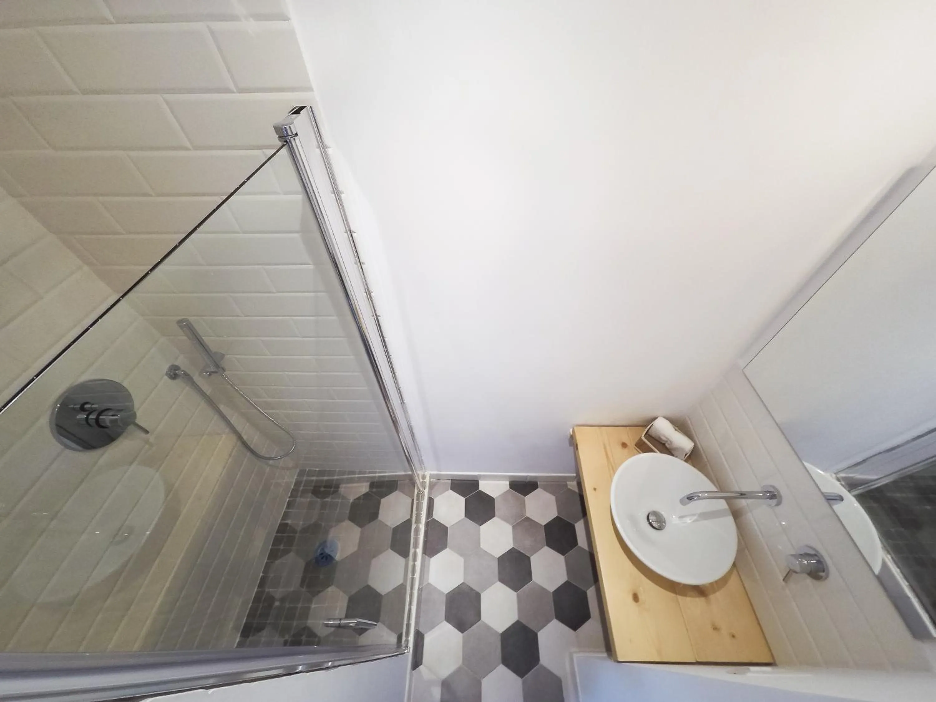 Shower in Maison Coquette