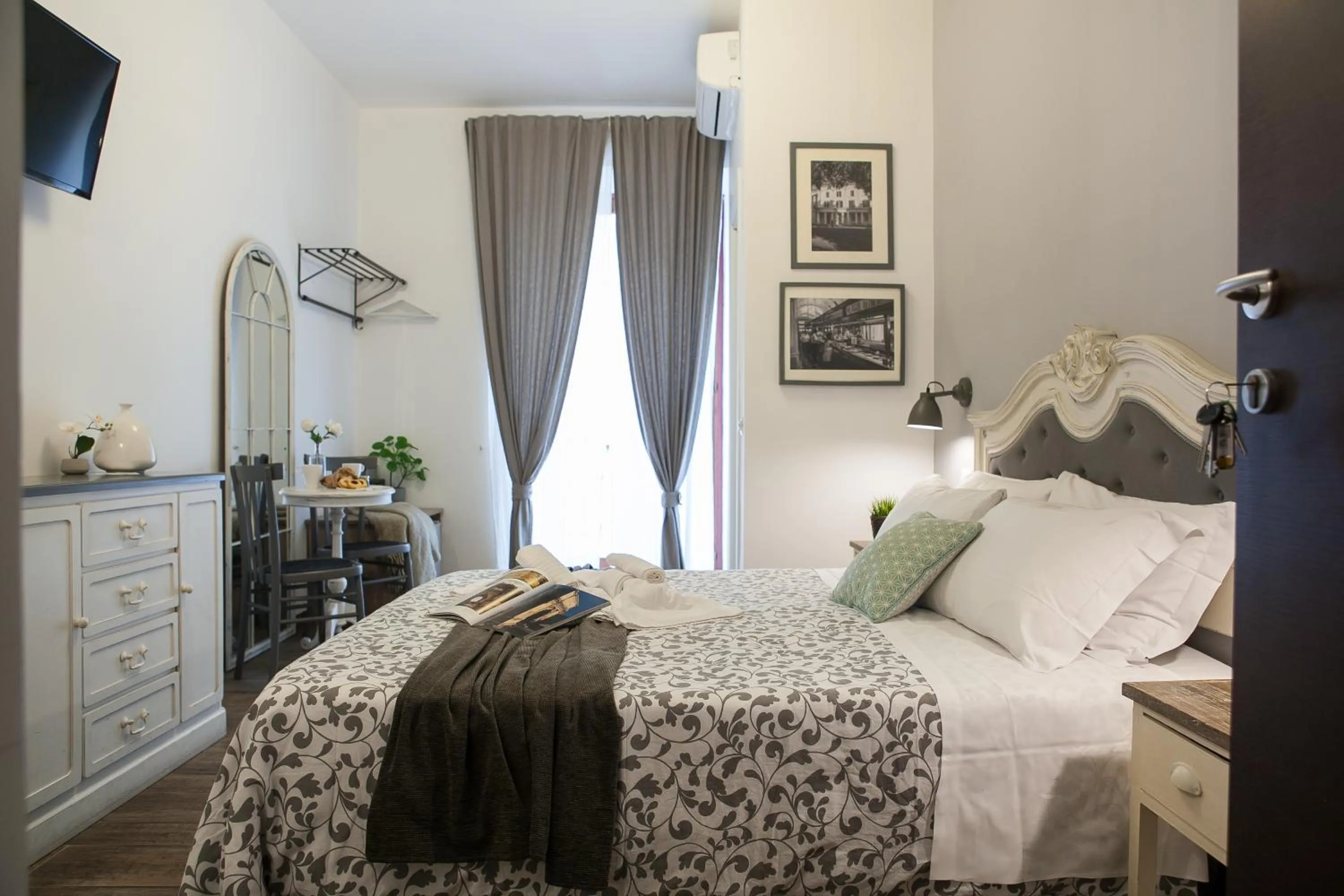 Photo of the whole room, Bed in Maison Coquette