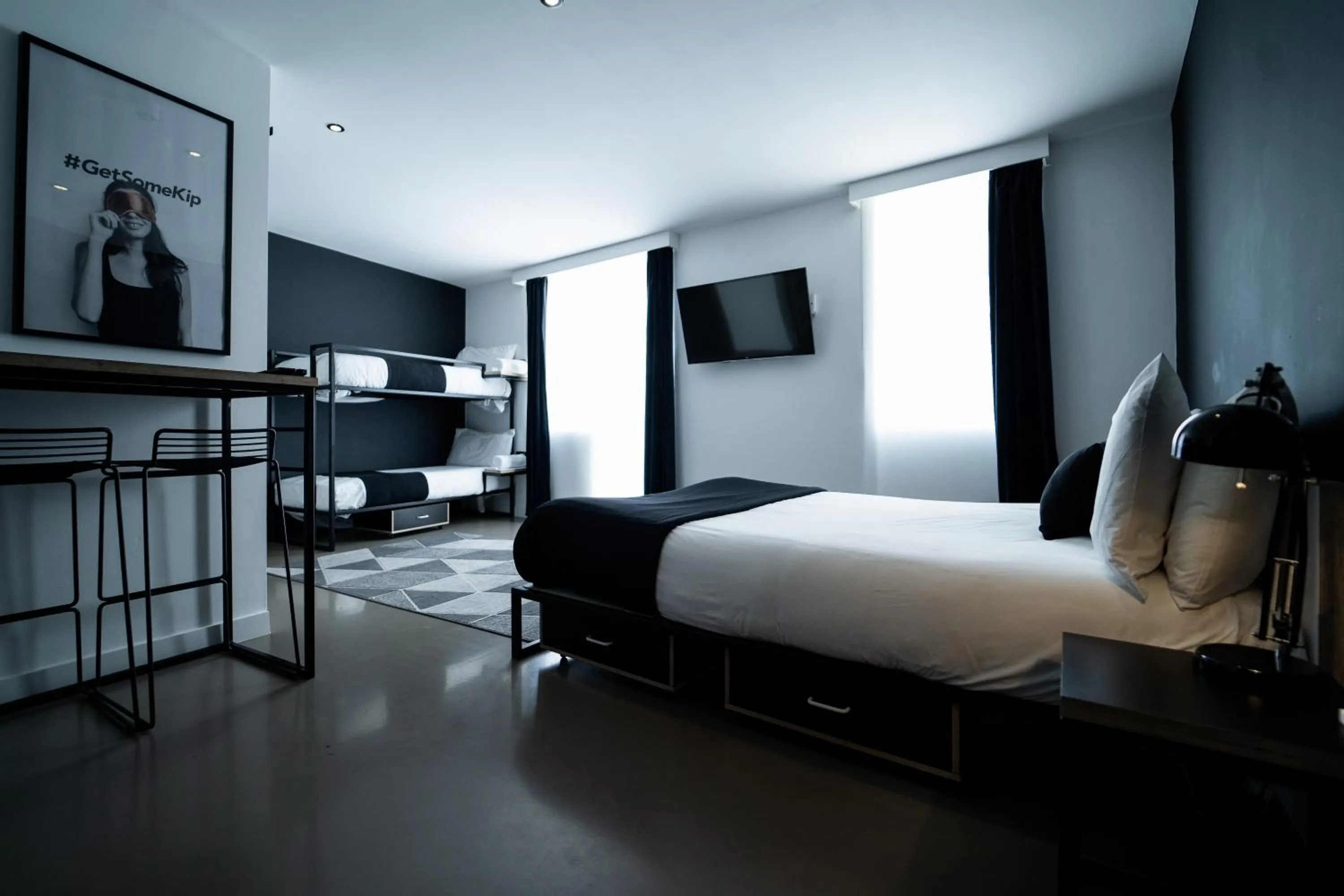 Photo of the whole room, Bed in Kip Hotel