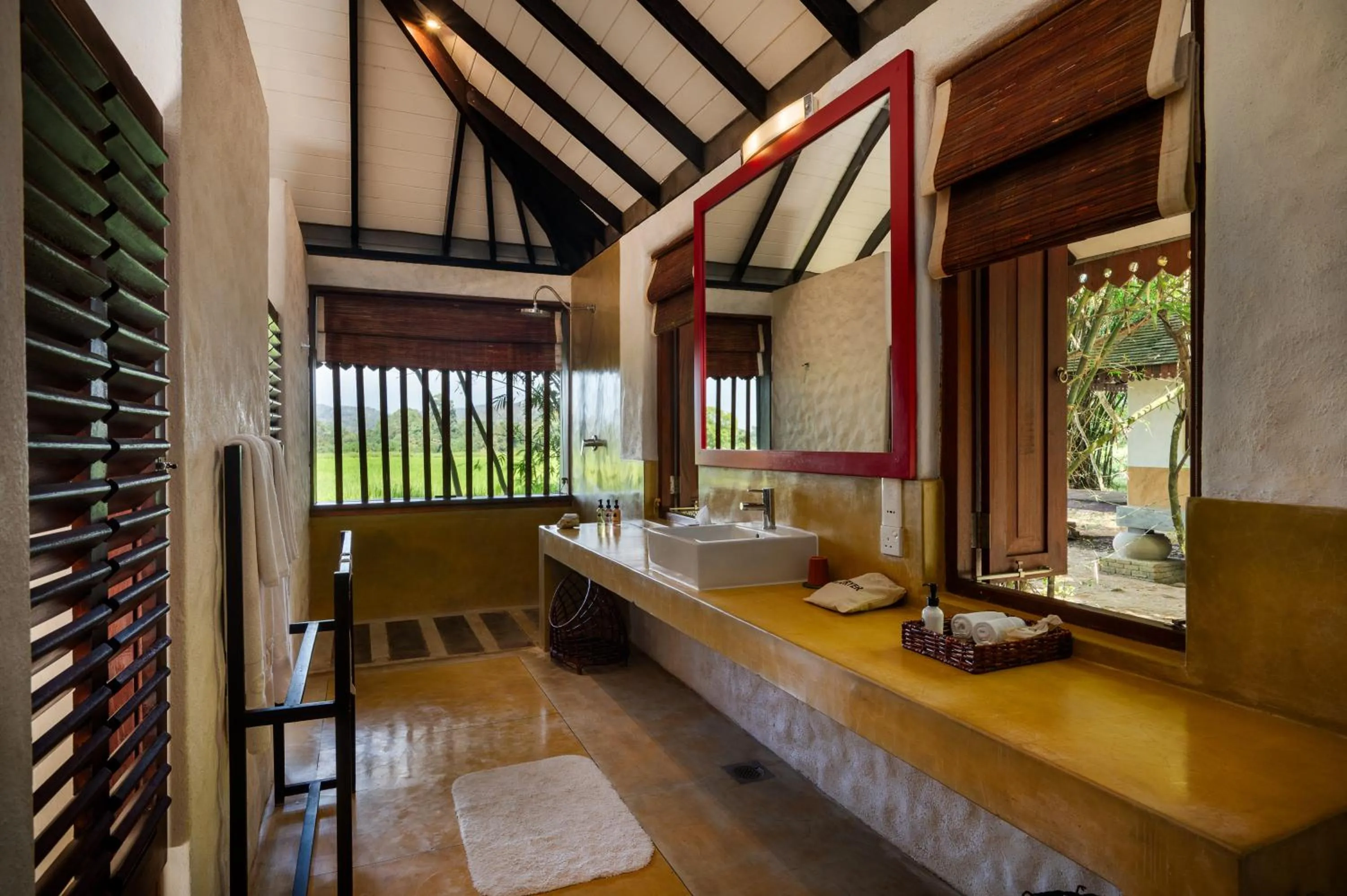 Bathroom, Bed in Jetwing Kaduruketha