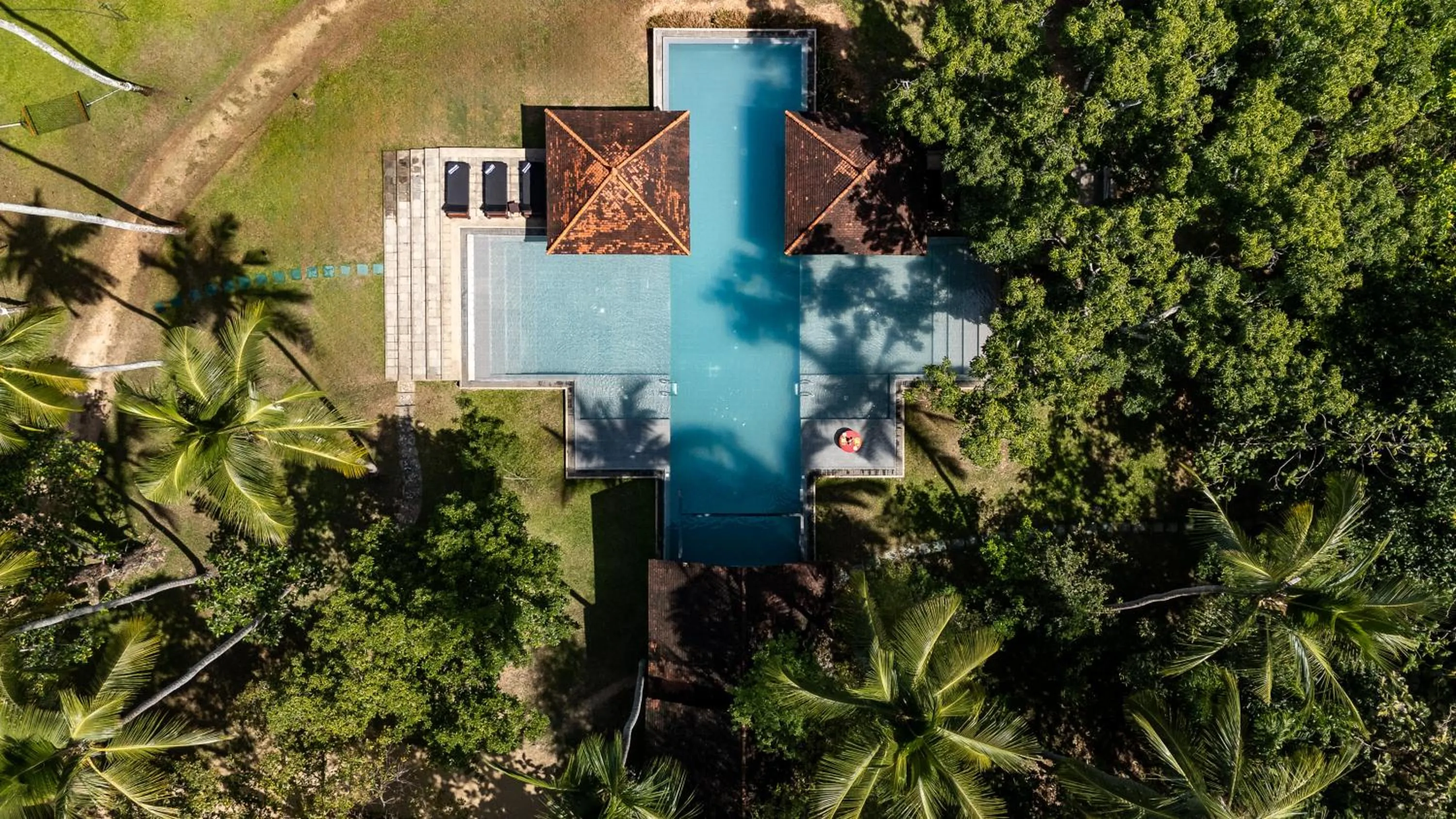 Swimming pool in Jetwing Kaduruketha