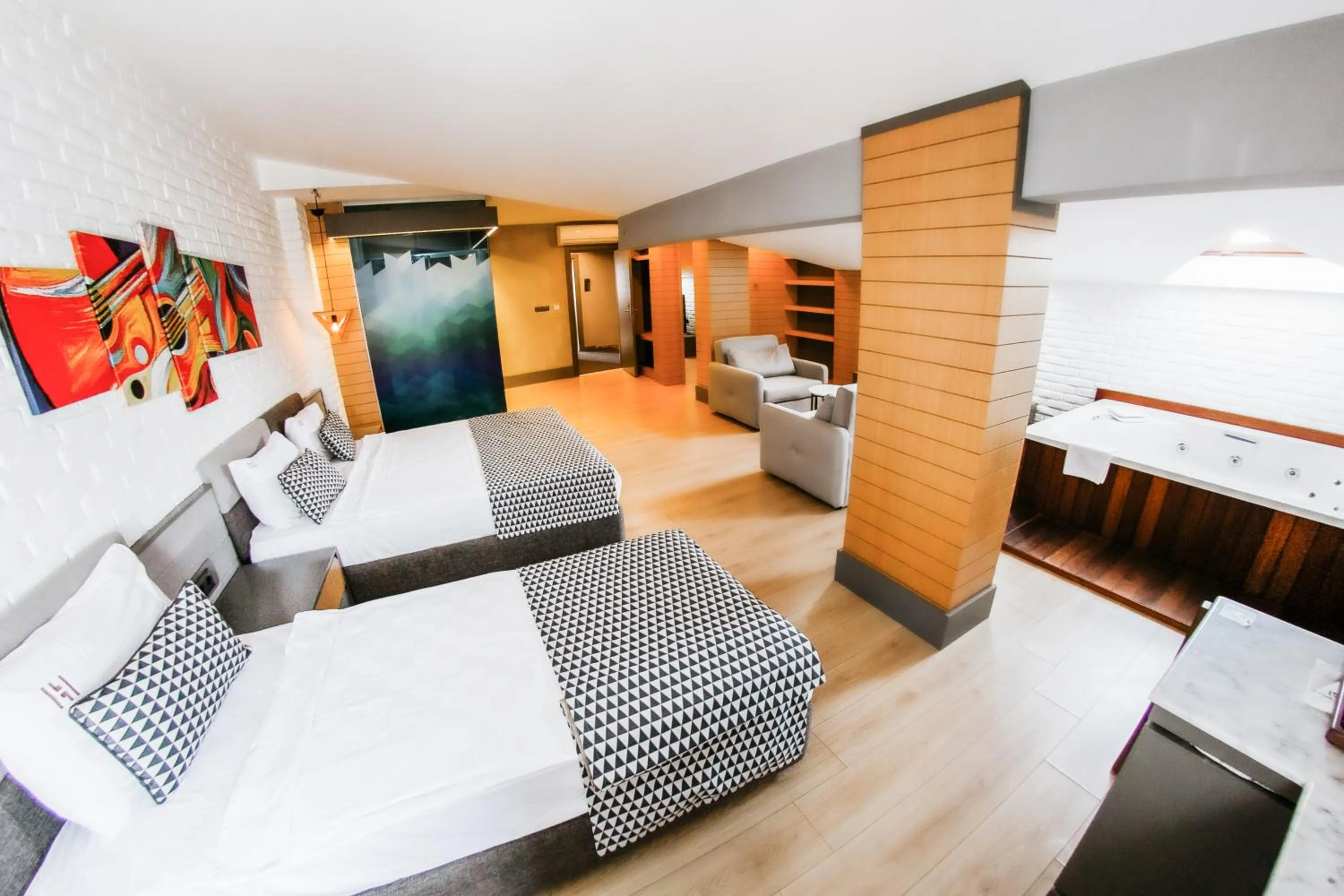 Hot Tub in Laren Family Hotel & Spa - Boutique Class