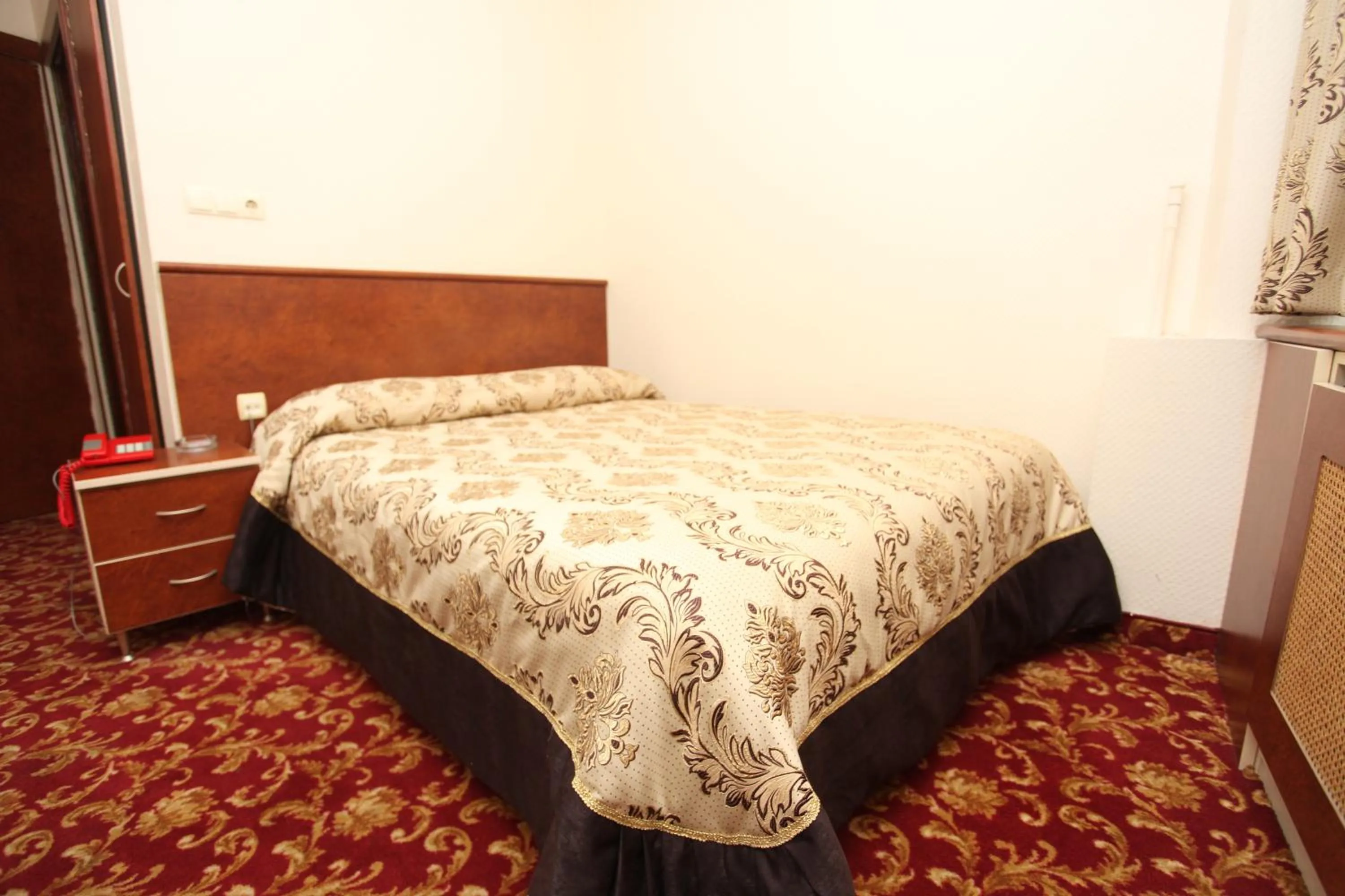 Bed in Turvan Hotel