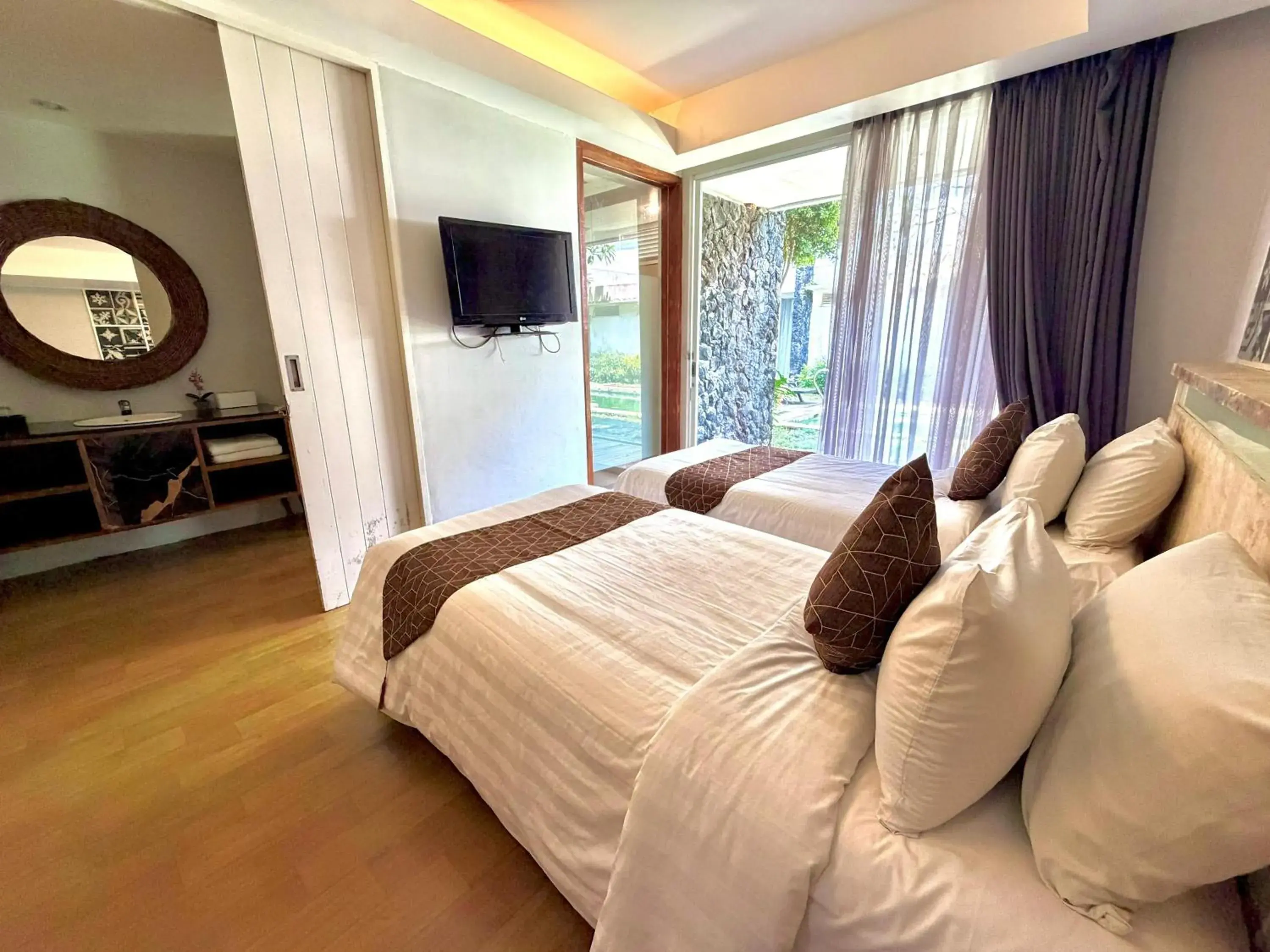 Double Room with Pool View in Dealton Hotel Sanur Double Room with Pool View in Dealton Hotel Sanur