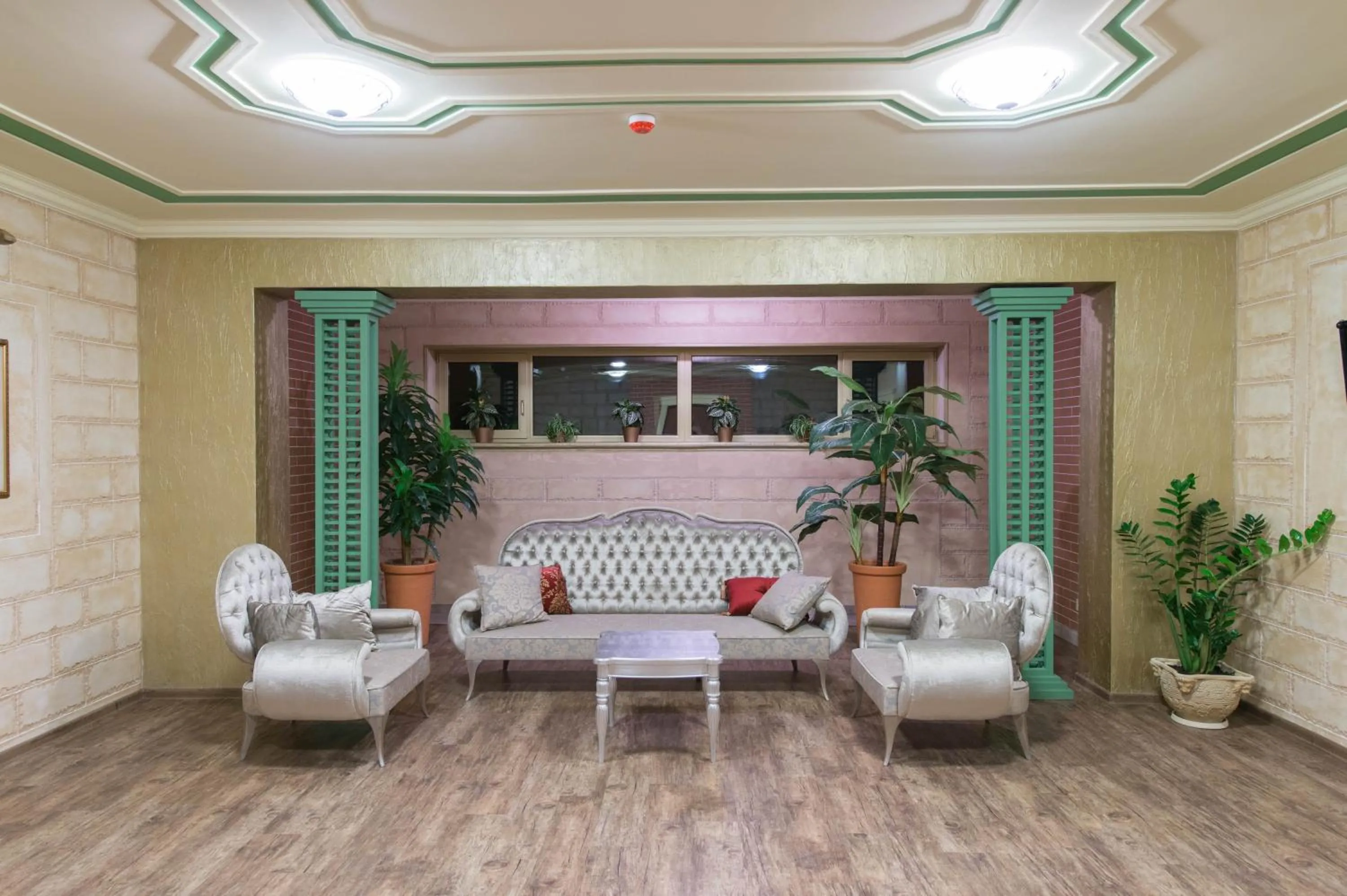 Communal lounge/ TV room in Green Villa