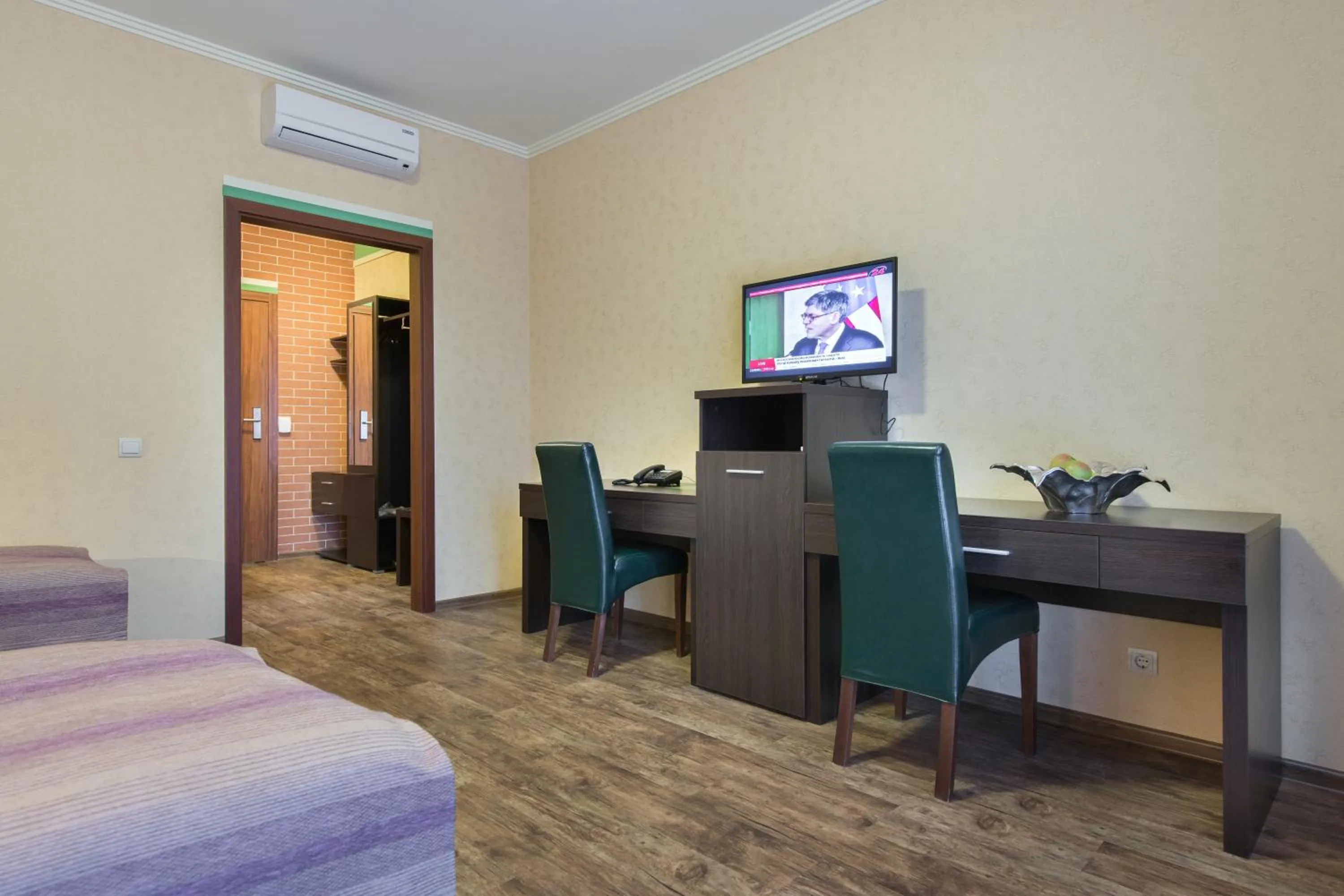 Photo of the whole room, Bed in Green Villa