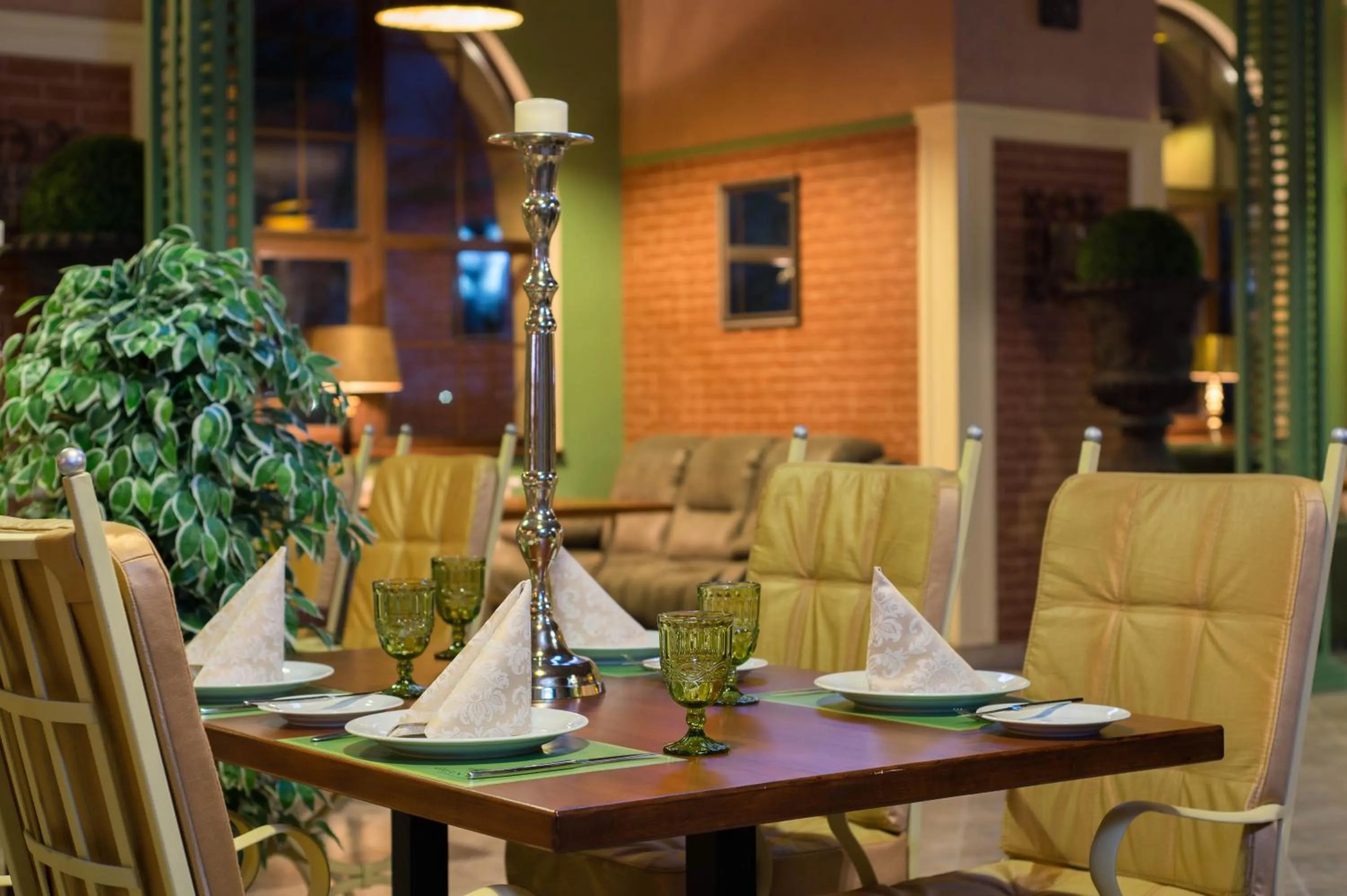 Restaurant/places to eat in Green Villa