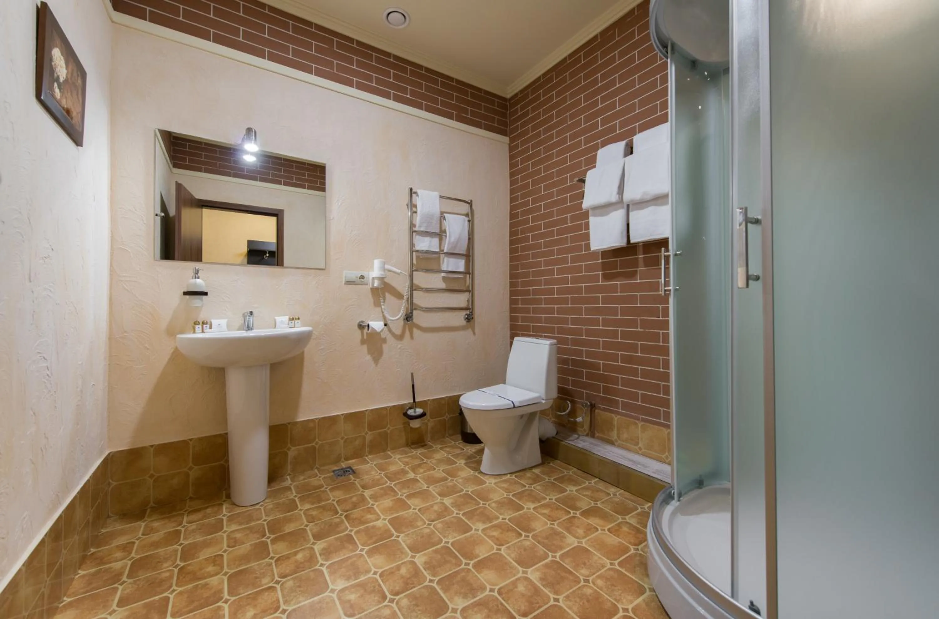 Photo of the whole room in Green Villa