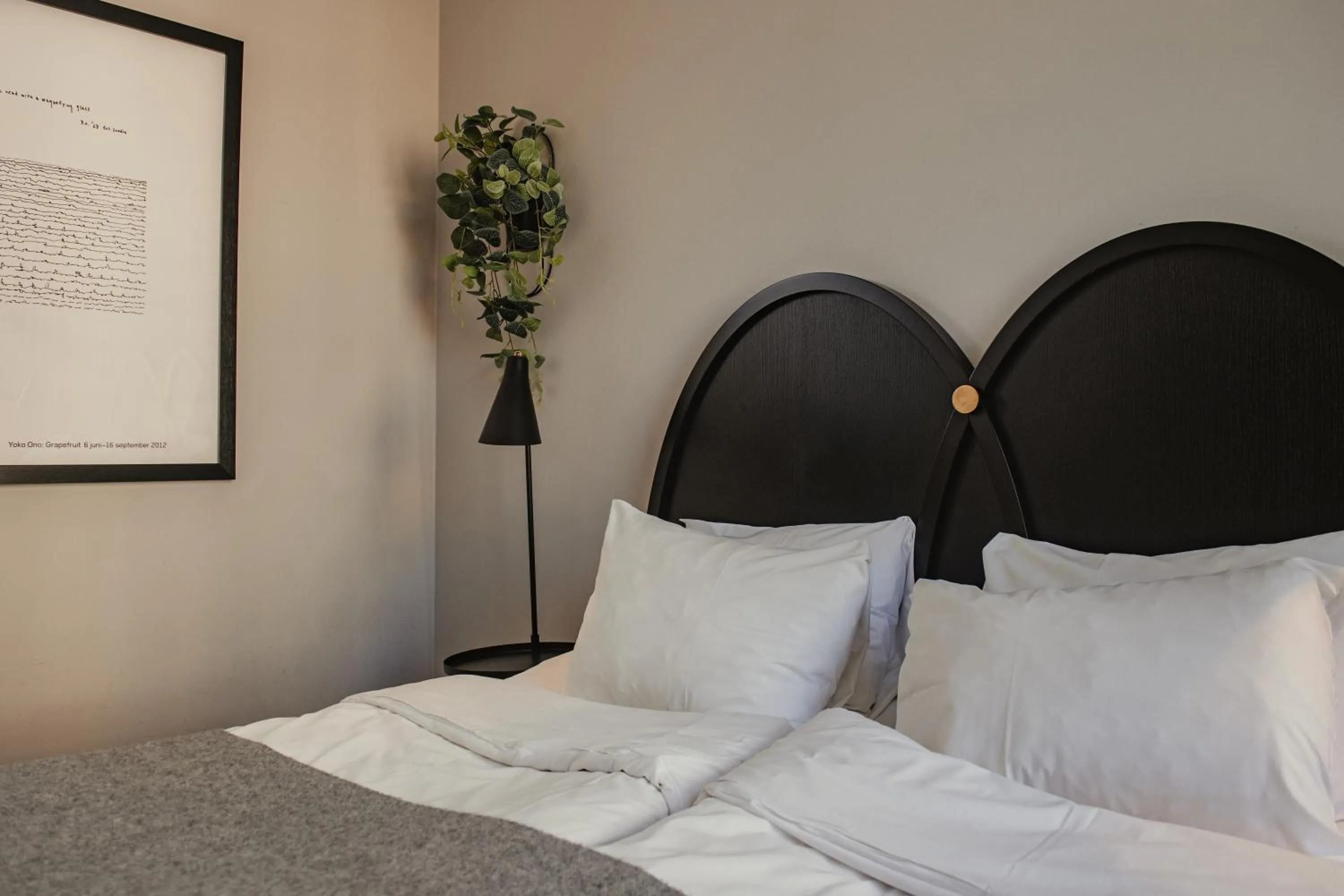 Property building, Bed in Home Hotel Borgen