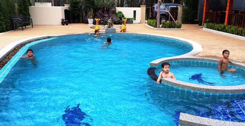 Swimming pool in Dachatorn Village