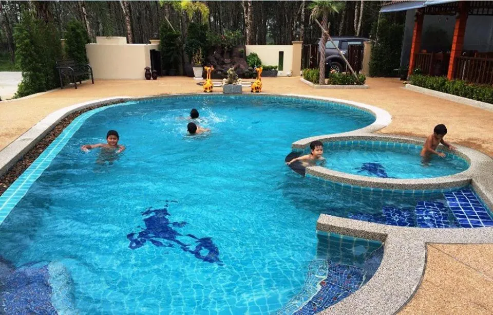 Swimming pool in Dachatorn Village