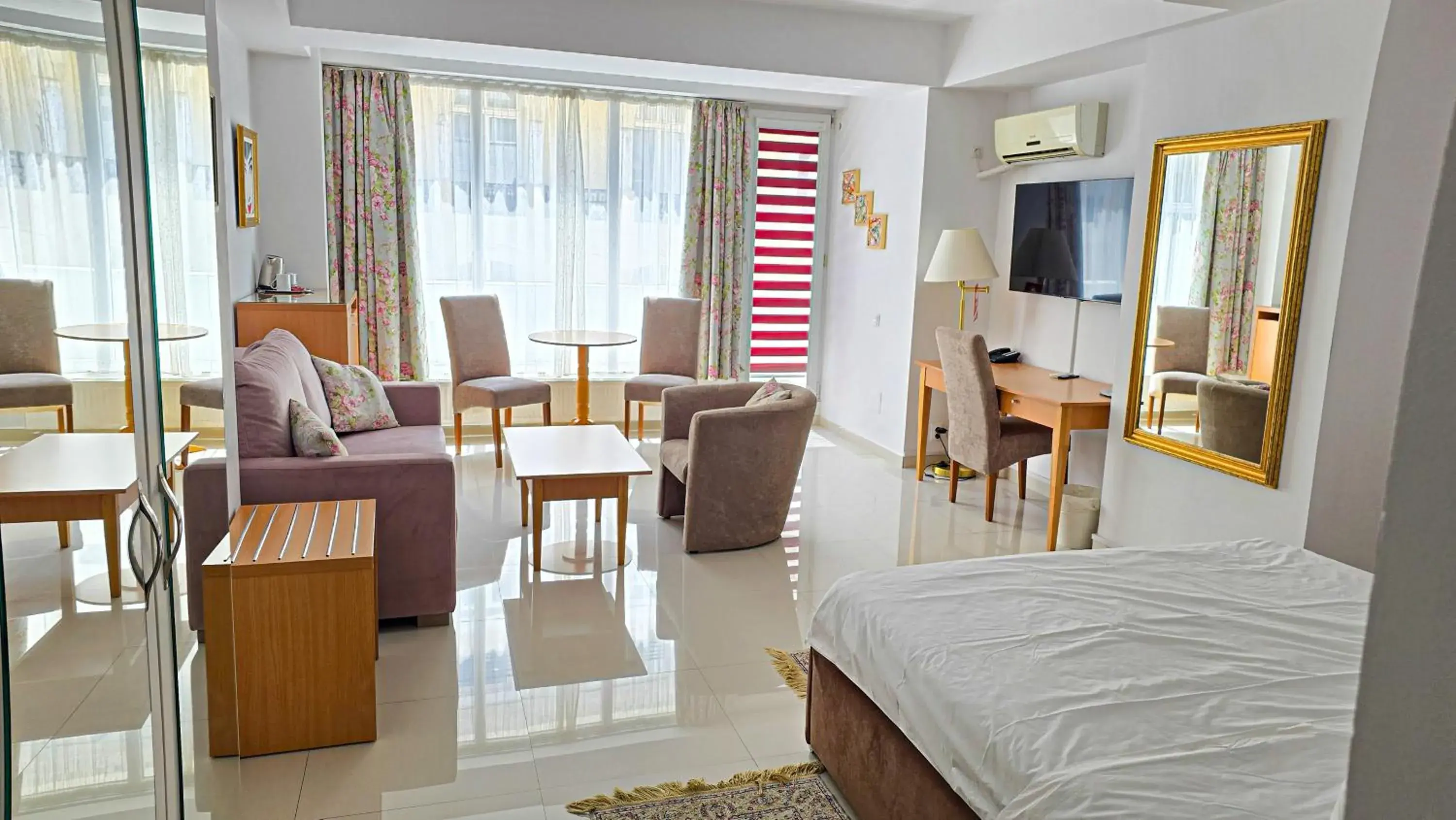 Superior Double with Balcony (Including smoking area) - single occupancy in Bucur Accommodation Superior Double with Balcony (Including smoking area) - single occupancy in Bucur Accommodation