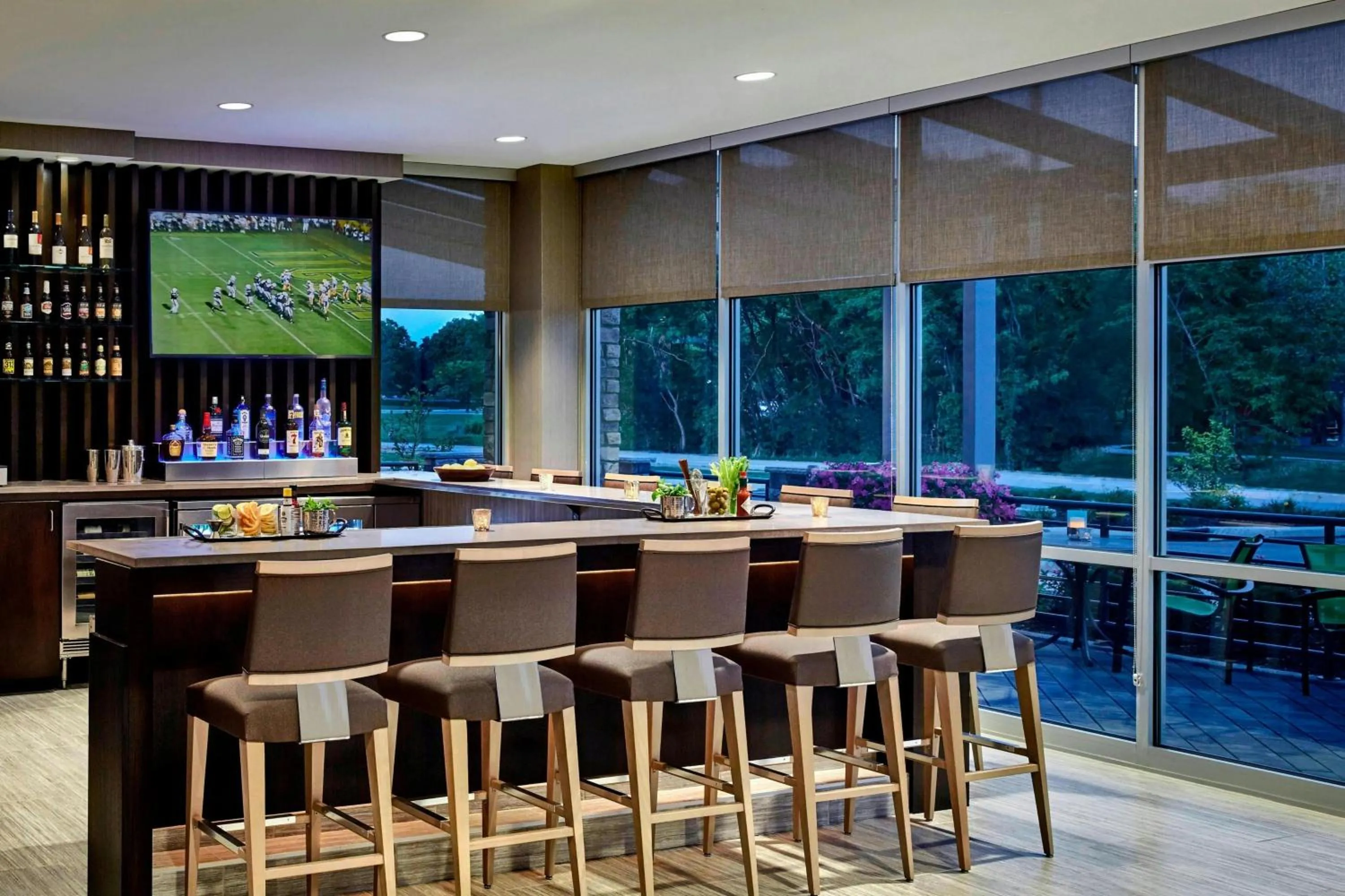 Lounge or bar in SpringHill Suites by Marriott Madison Fitchburg