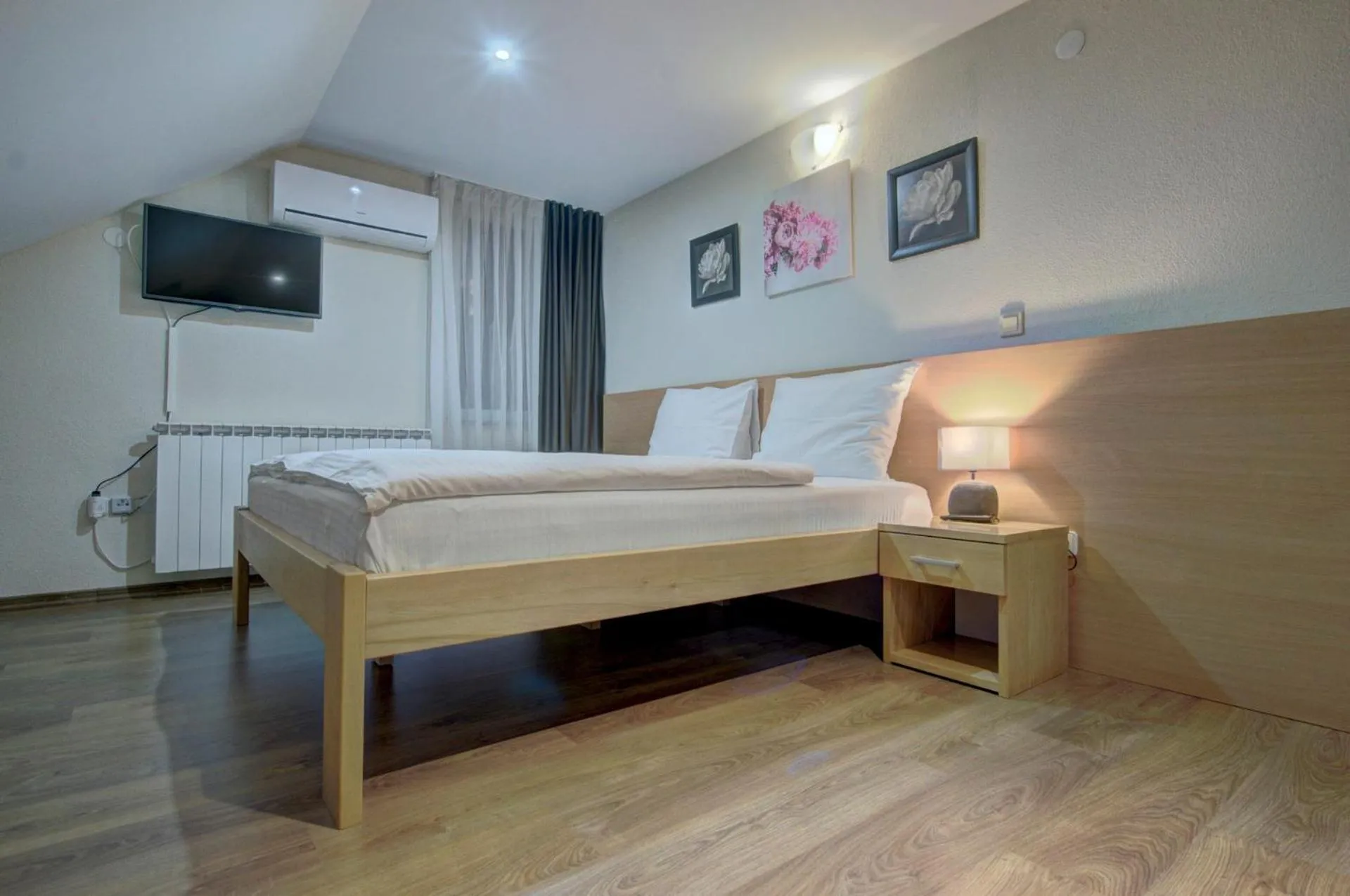 Bed in Tihe Noci Motel