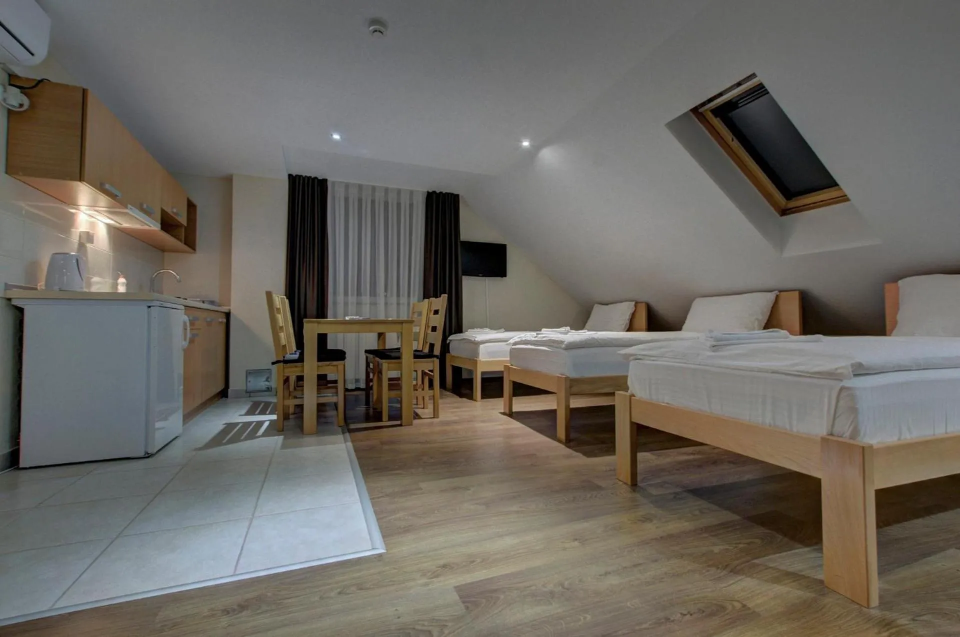 Bed in Tihe Noci Motel