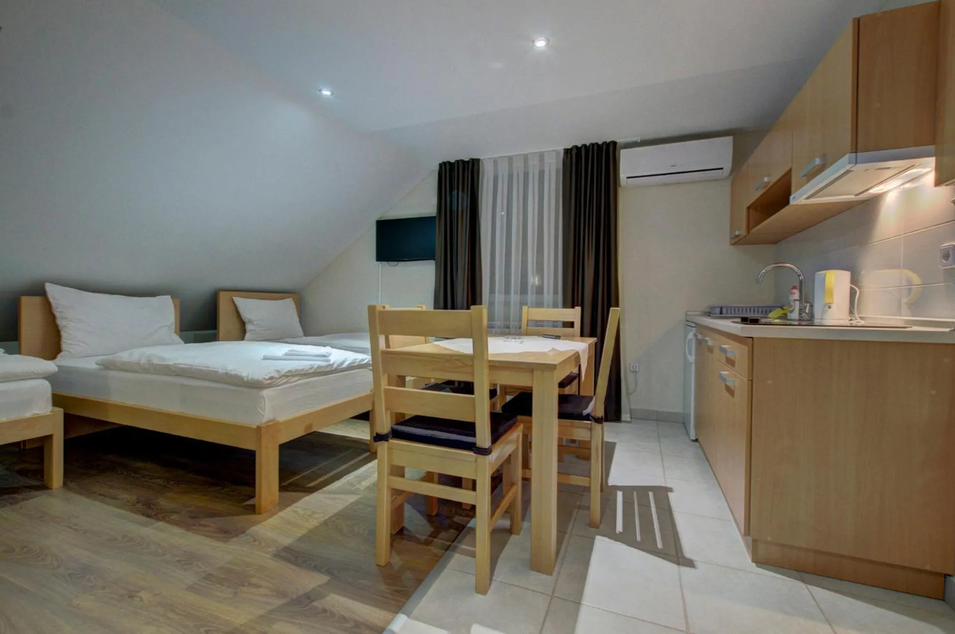 Bed in Tihe Noci Motel