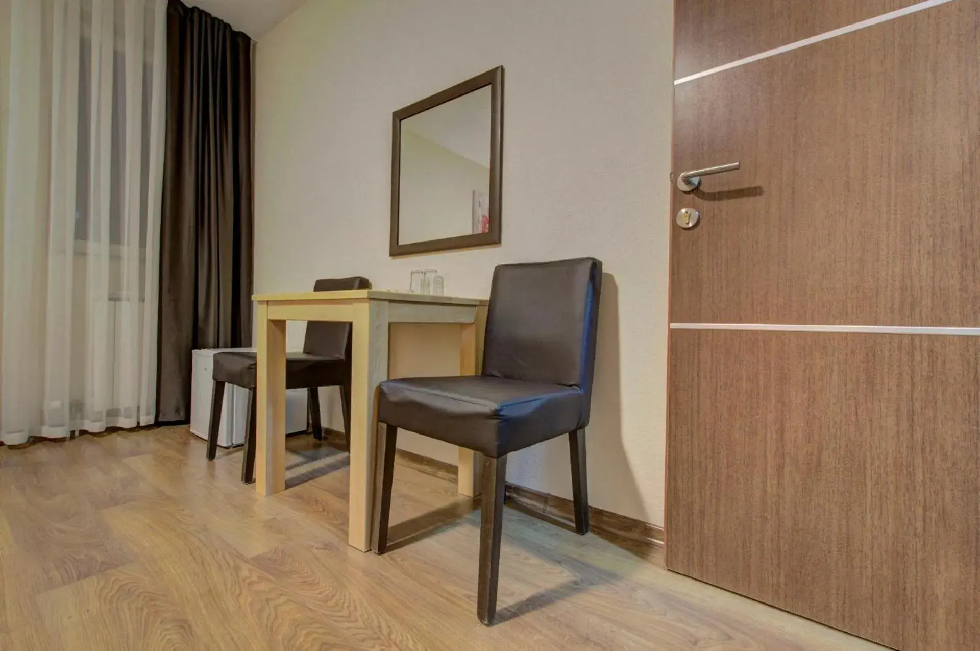 Family Room with Shared Bathroom in Tihe Noci Motel Family Room with Shared Bathroom in Tihe Noci Motel