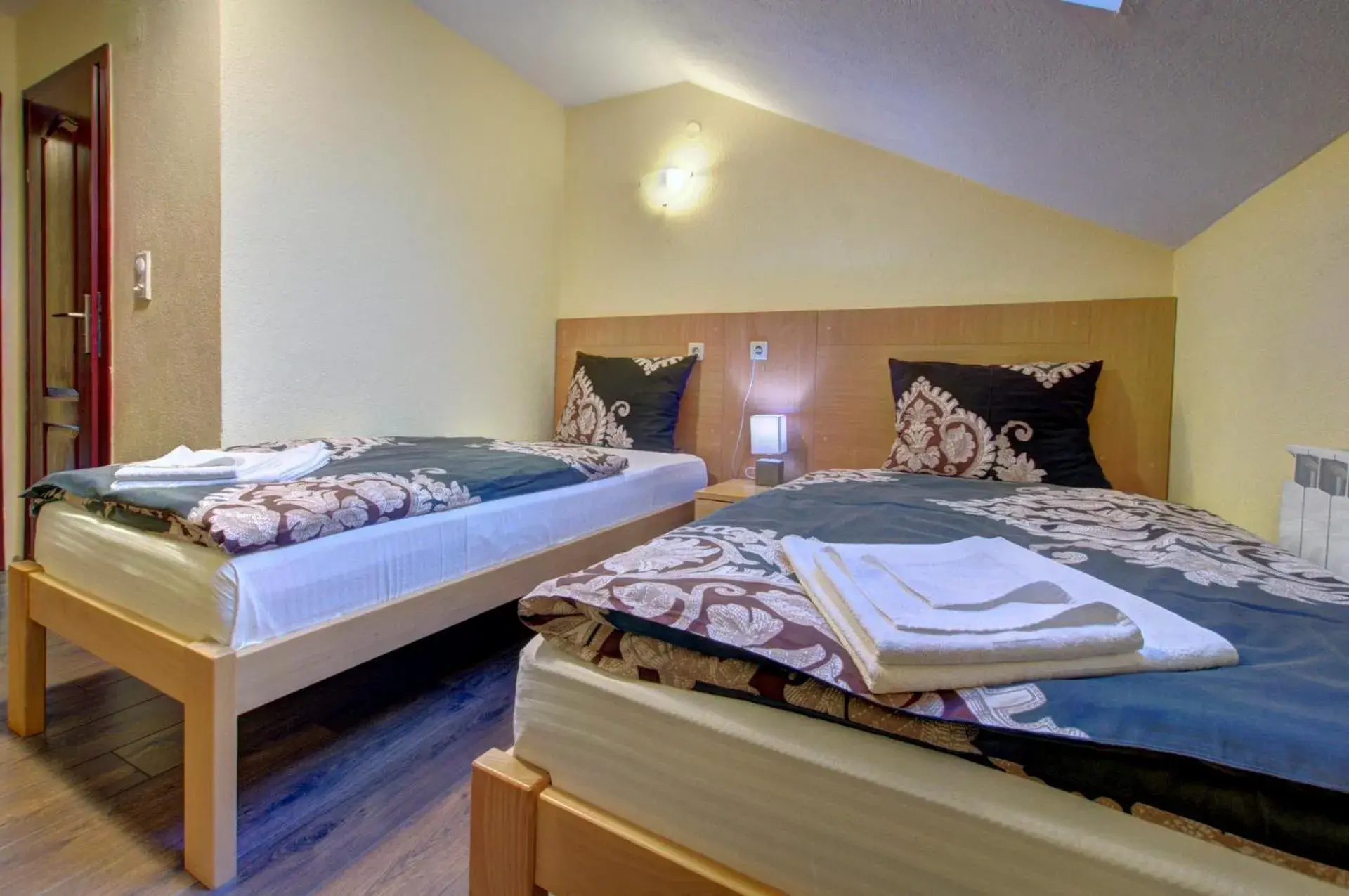 Twin Room in Tihe Noci Motel Twin Room in Tihe Noci Motel