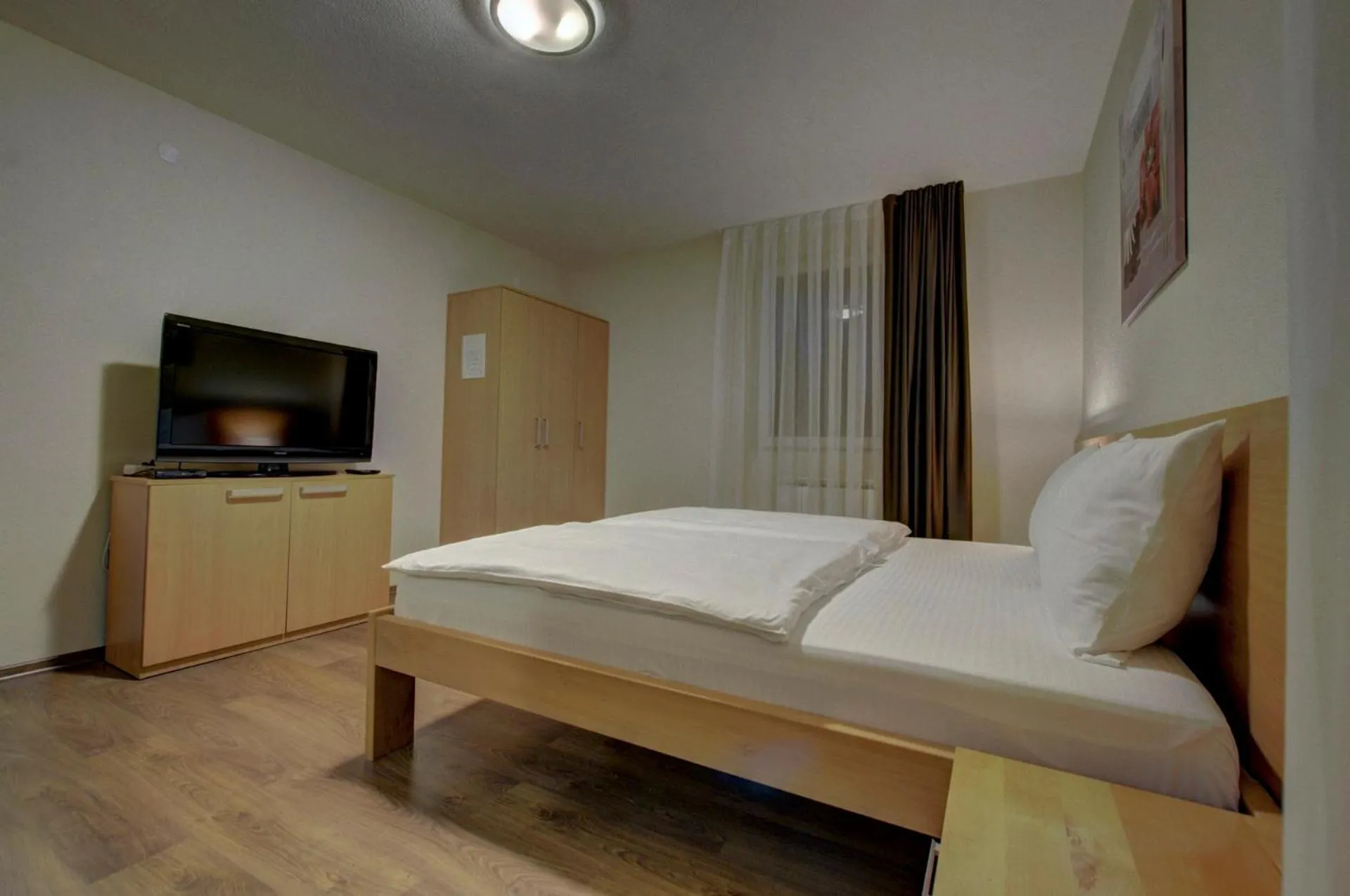 Bed in Tihe Noci Motel