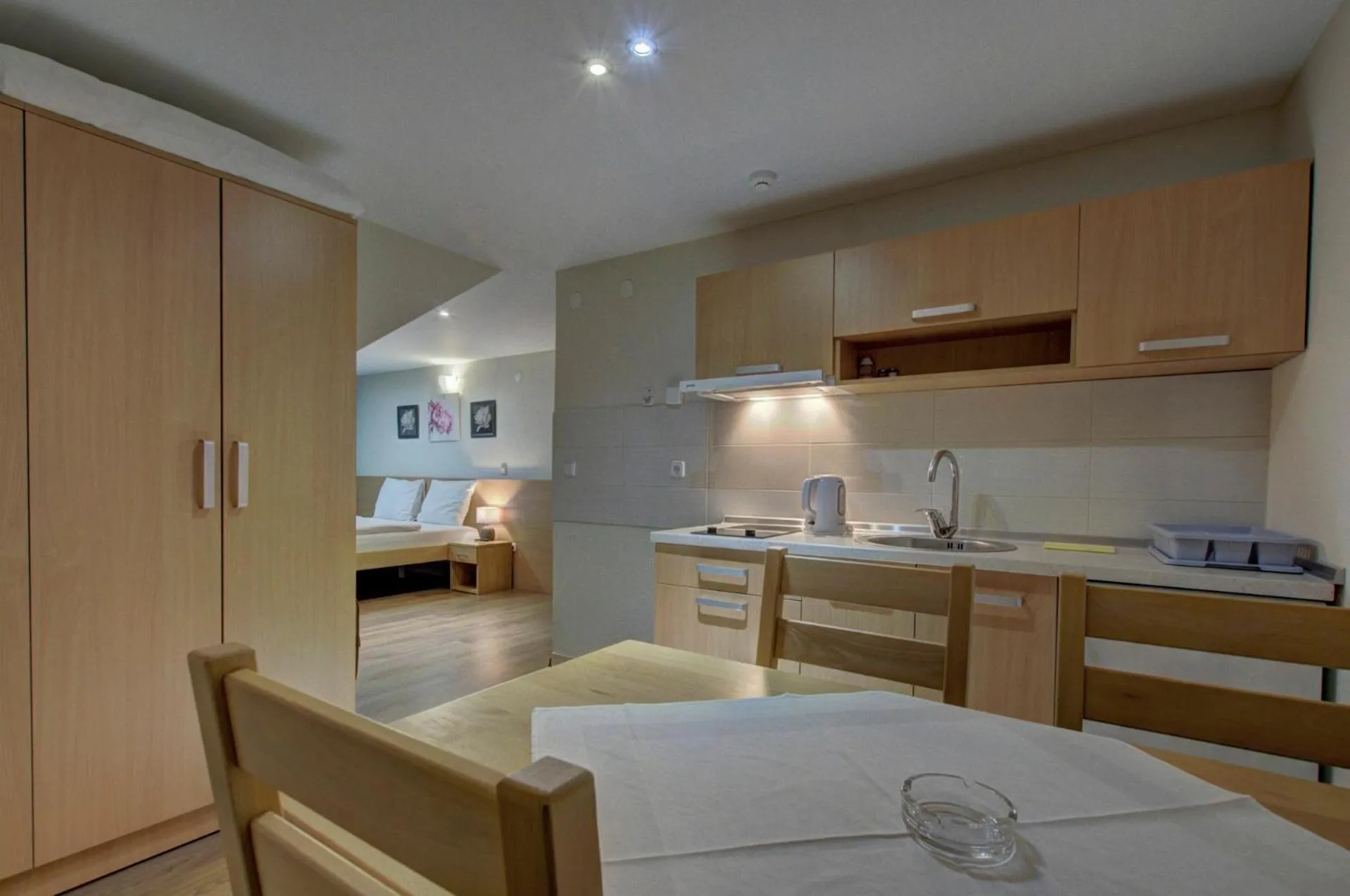 Bed in Tihe Noci Motel