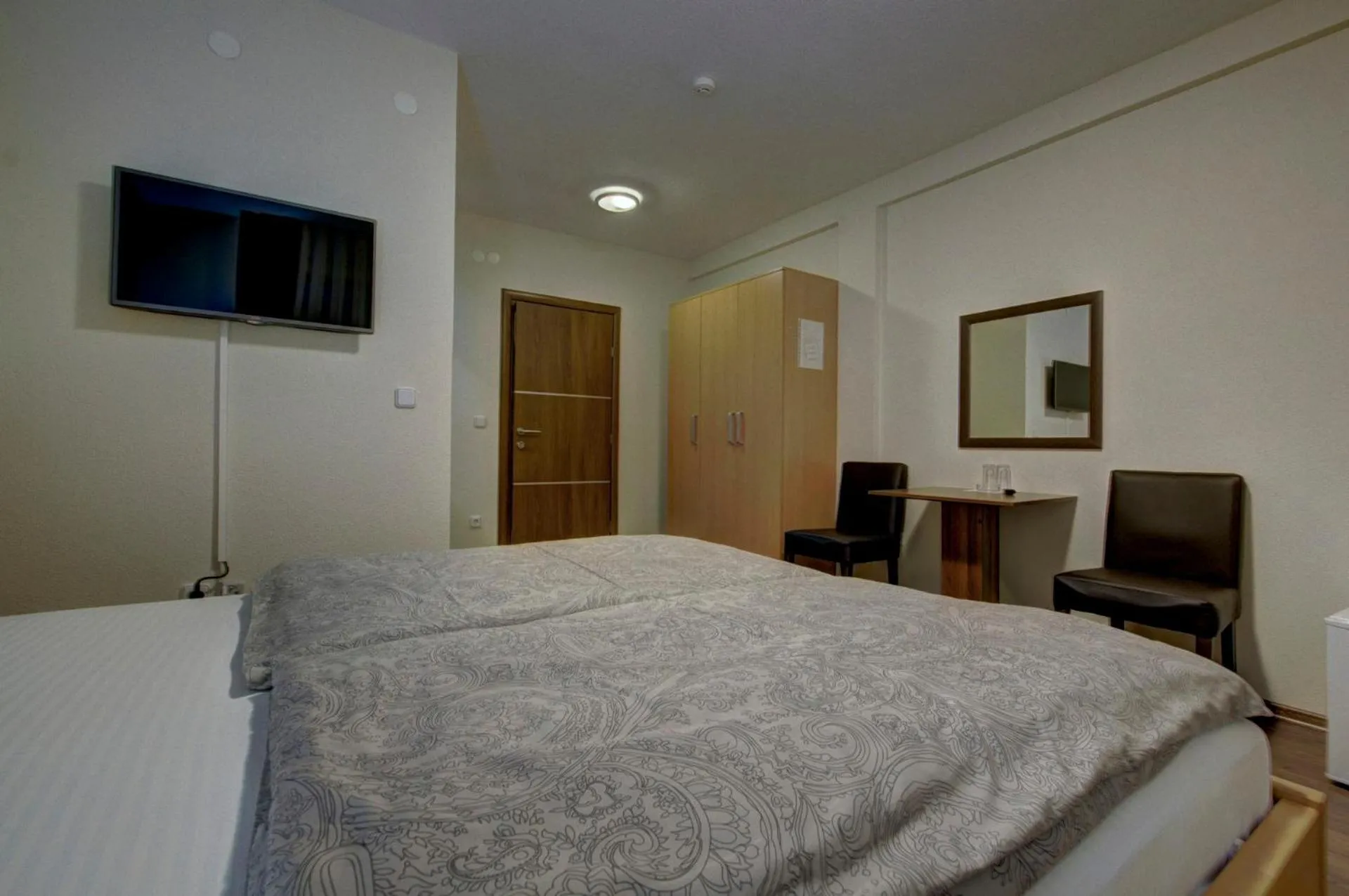 Bed in Tihe Noci Motel