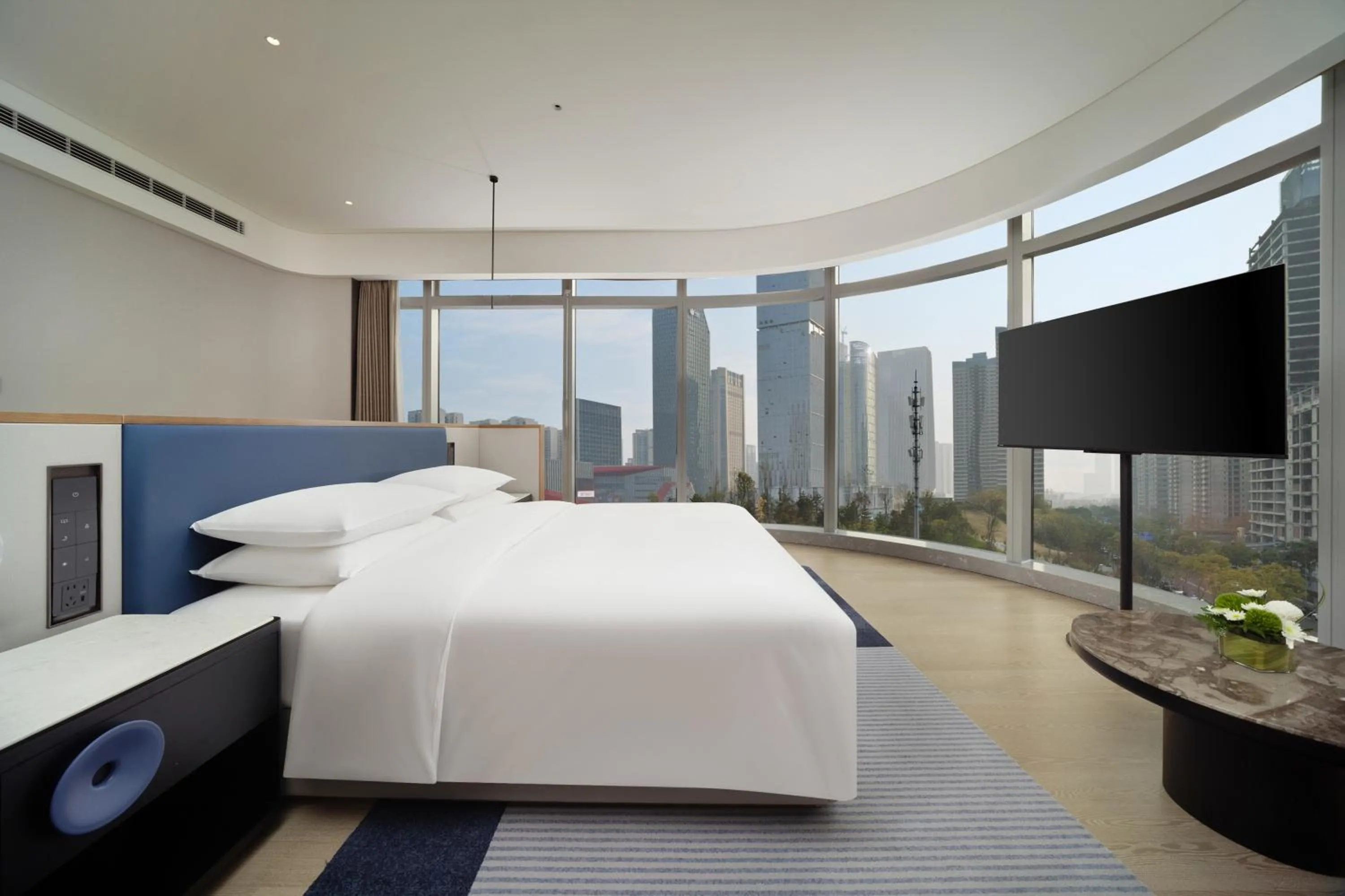 Photo of the whole room, Bed in Novotel Chengdu Lige