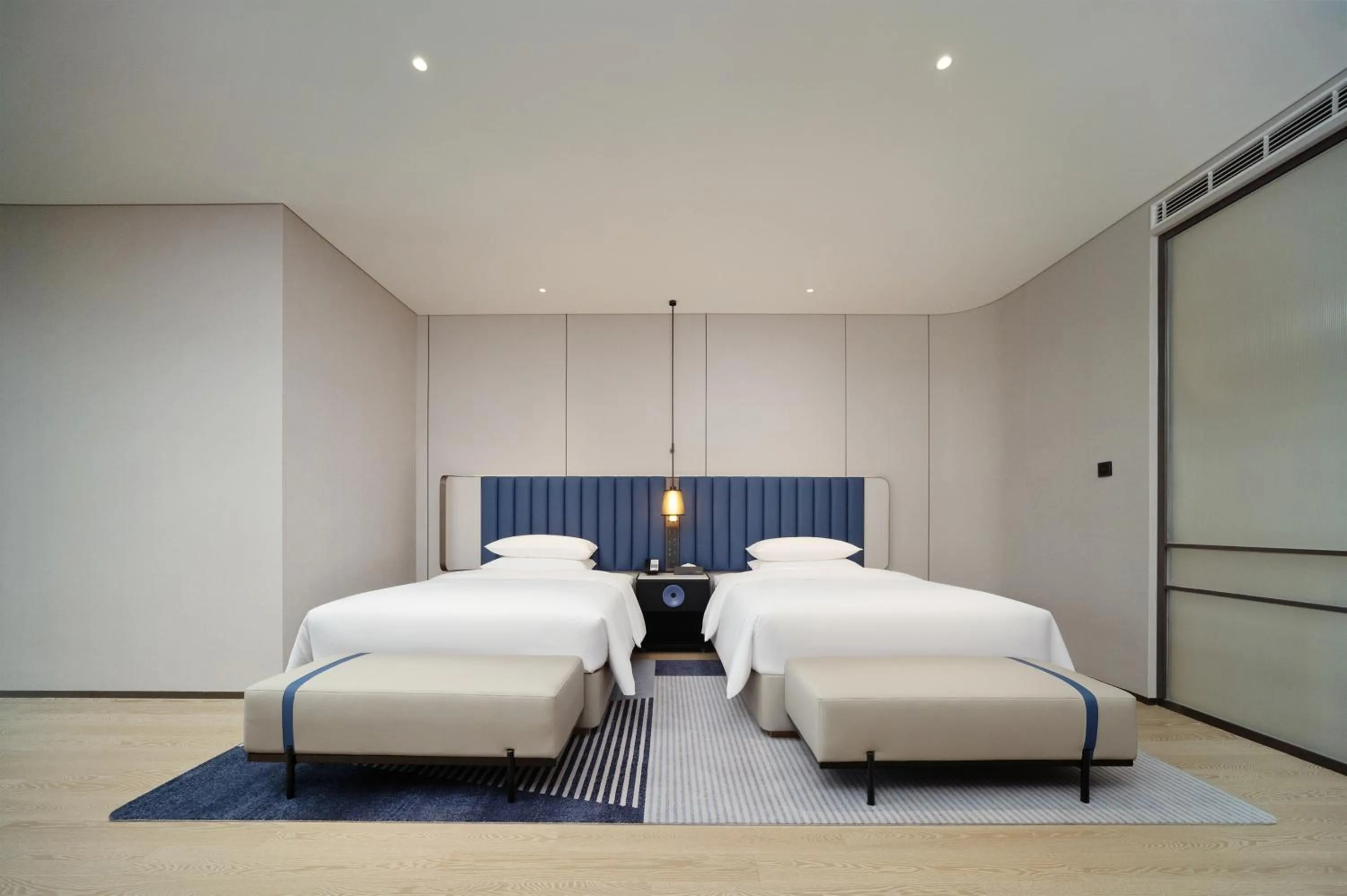 Bed in Novotel Chengdu Lige