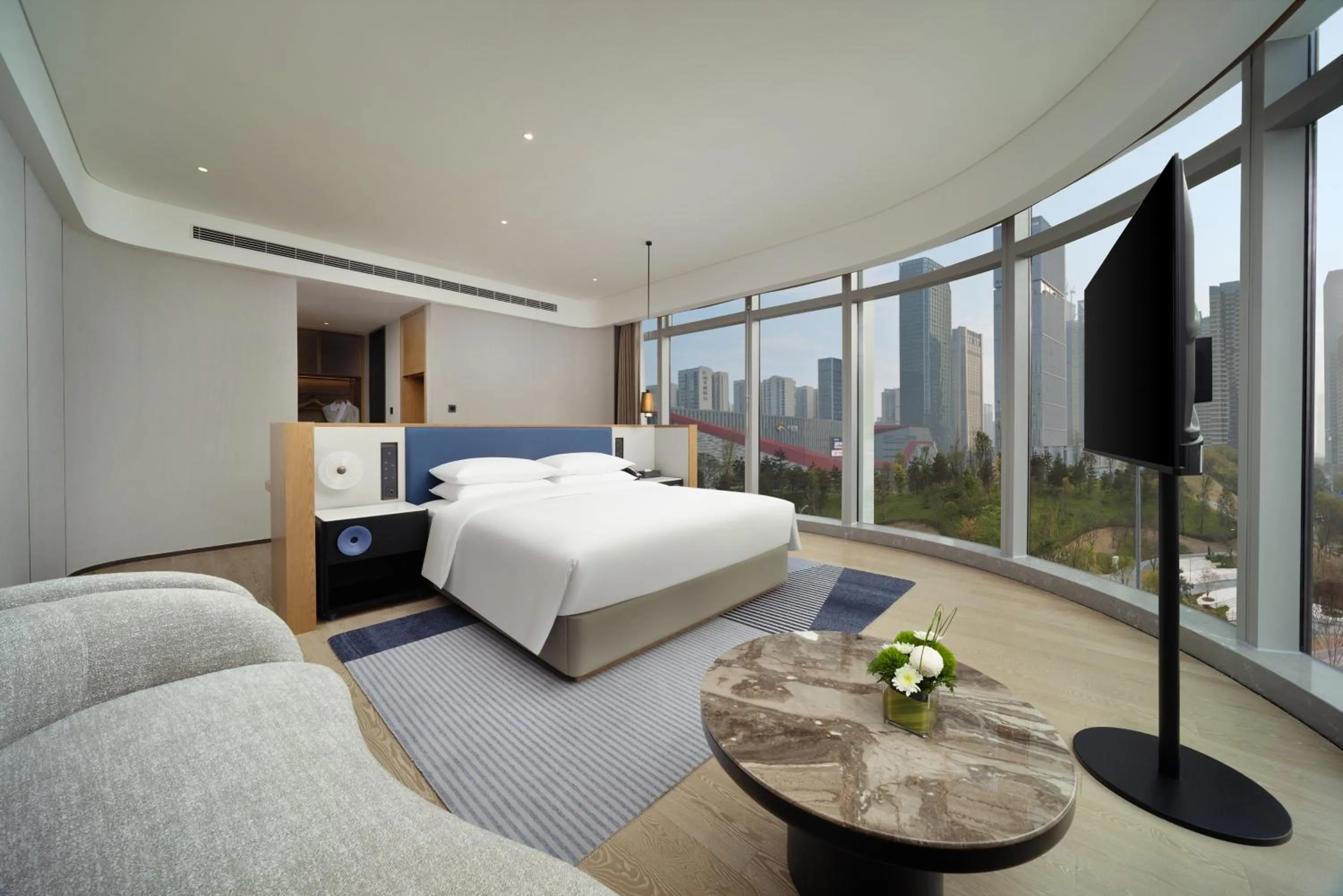 Photo of the whole room, Bed in Novotel Chengdu Lige