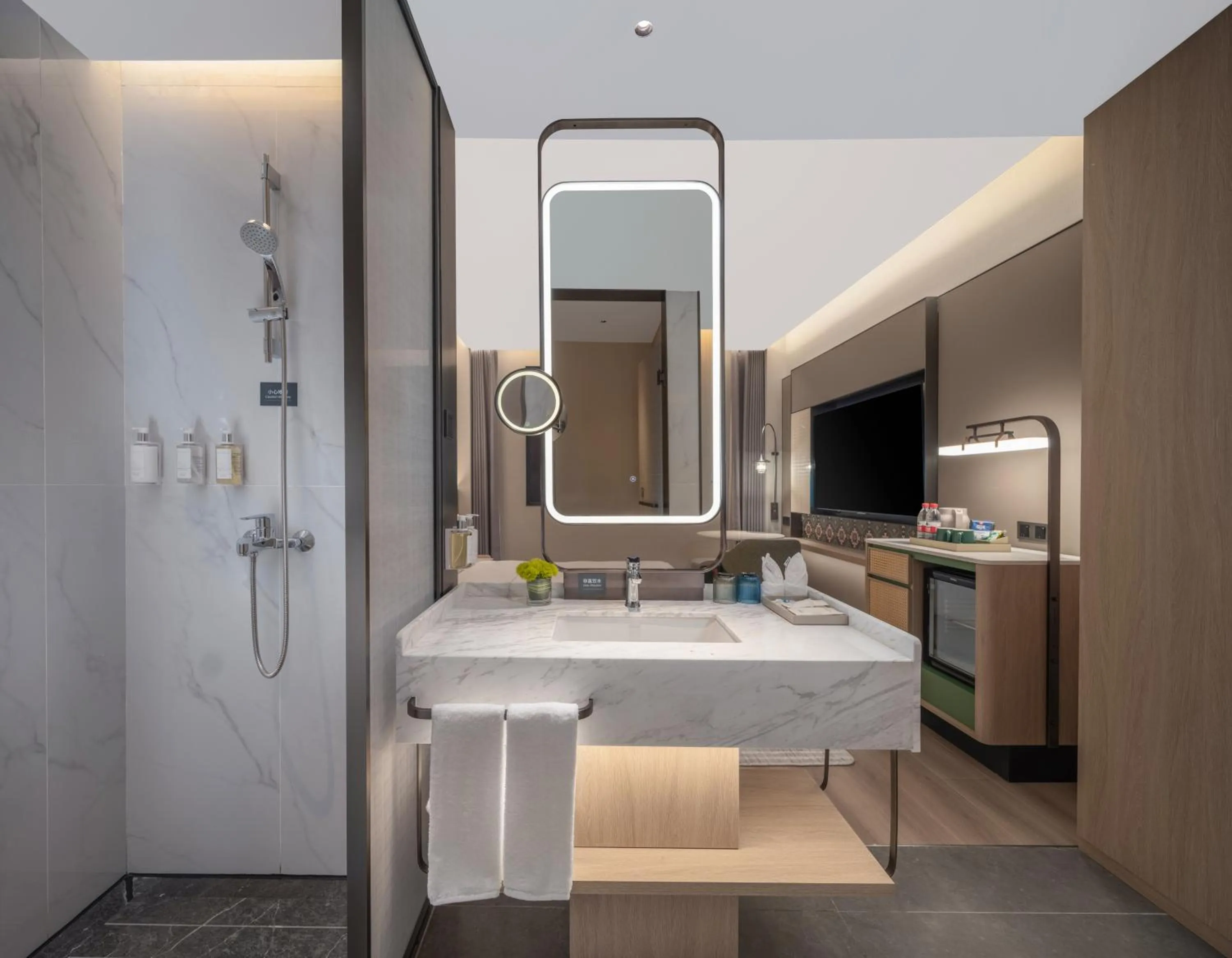 People in Holiday Inn Guilin Qixing by IHG