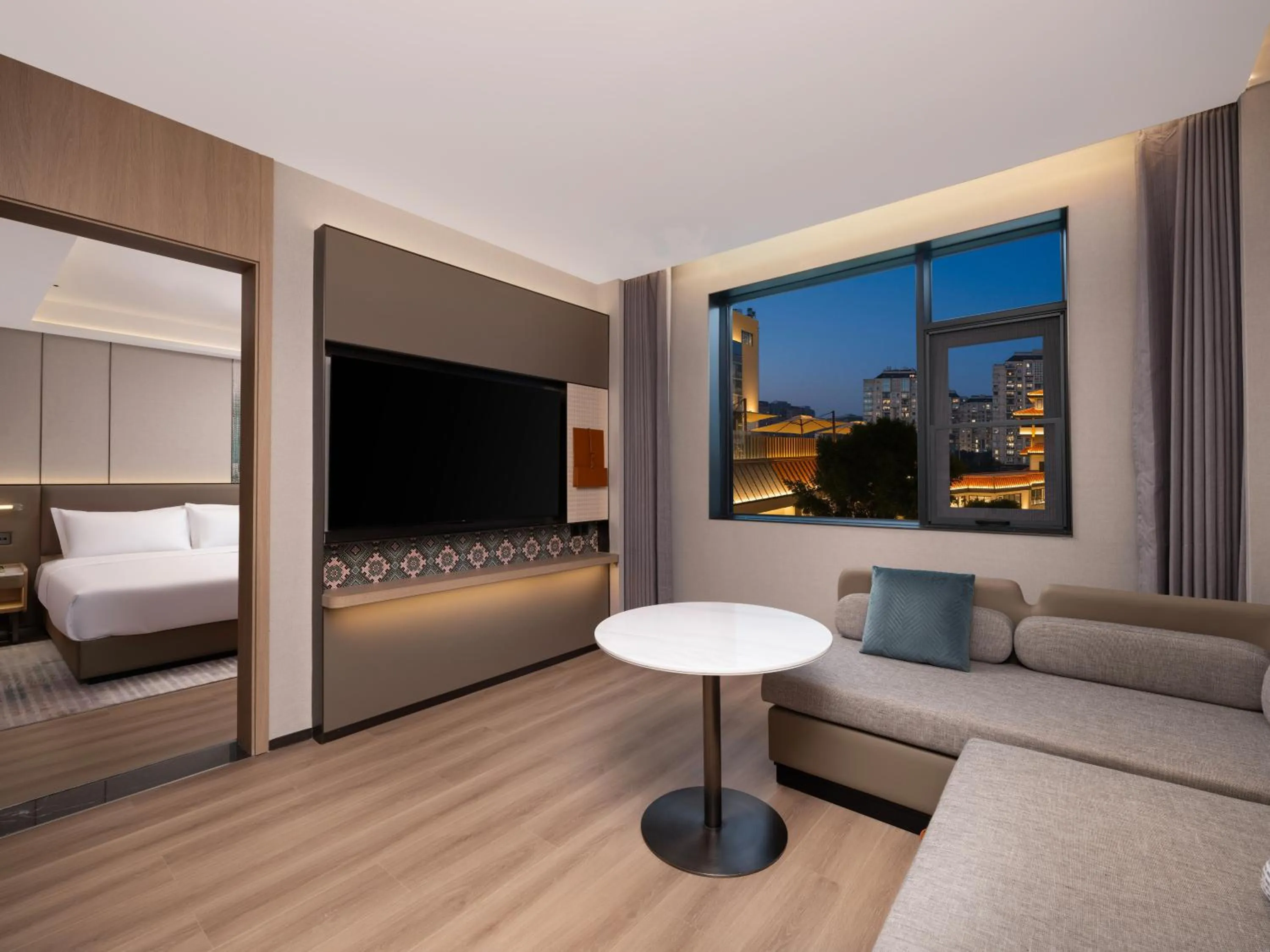 People, Bed in Holiday Inn Guilin Qixing by IHG