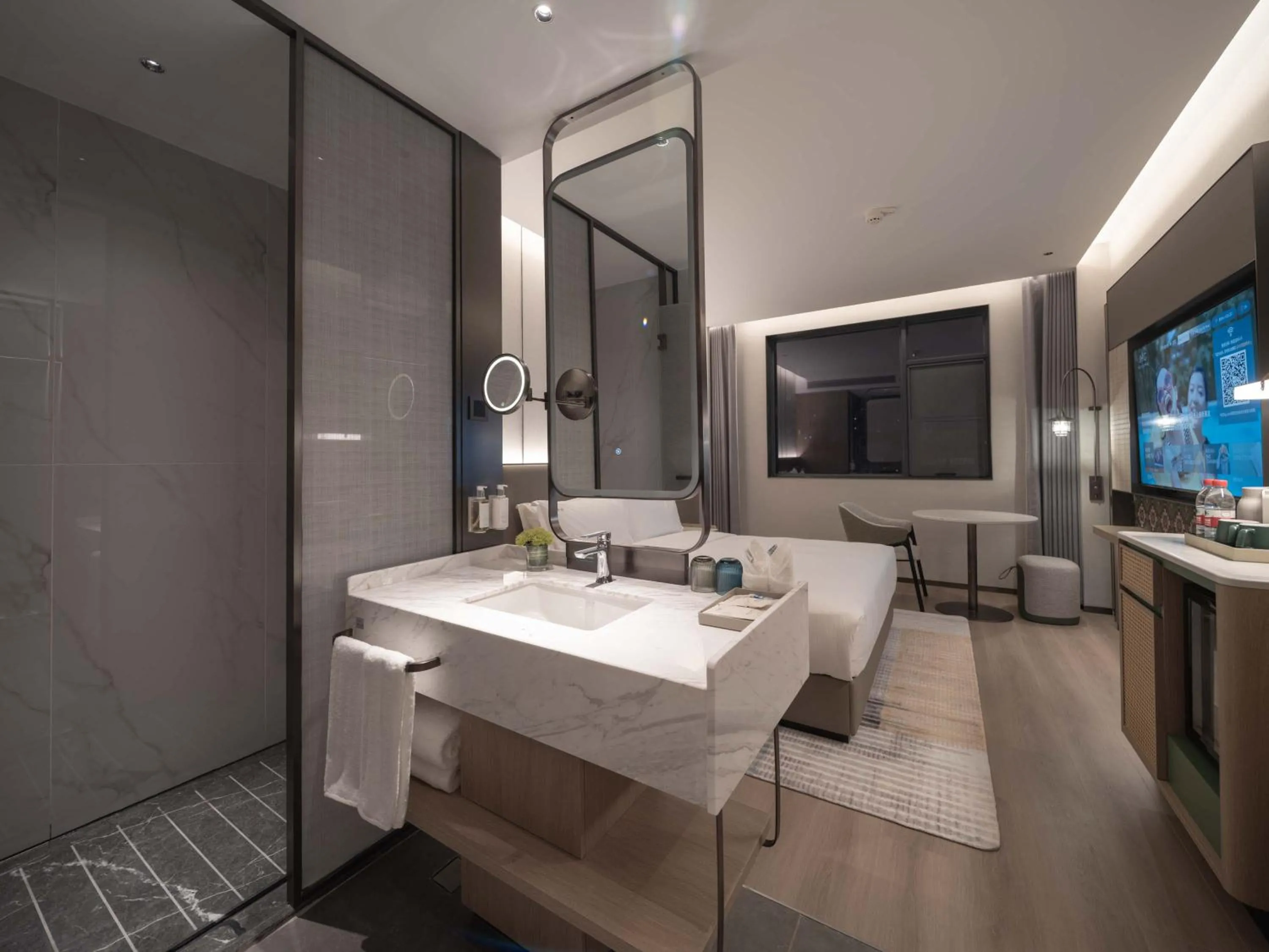 People in Holiday Inn Guilin Qixing by IHG