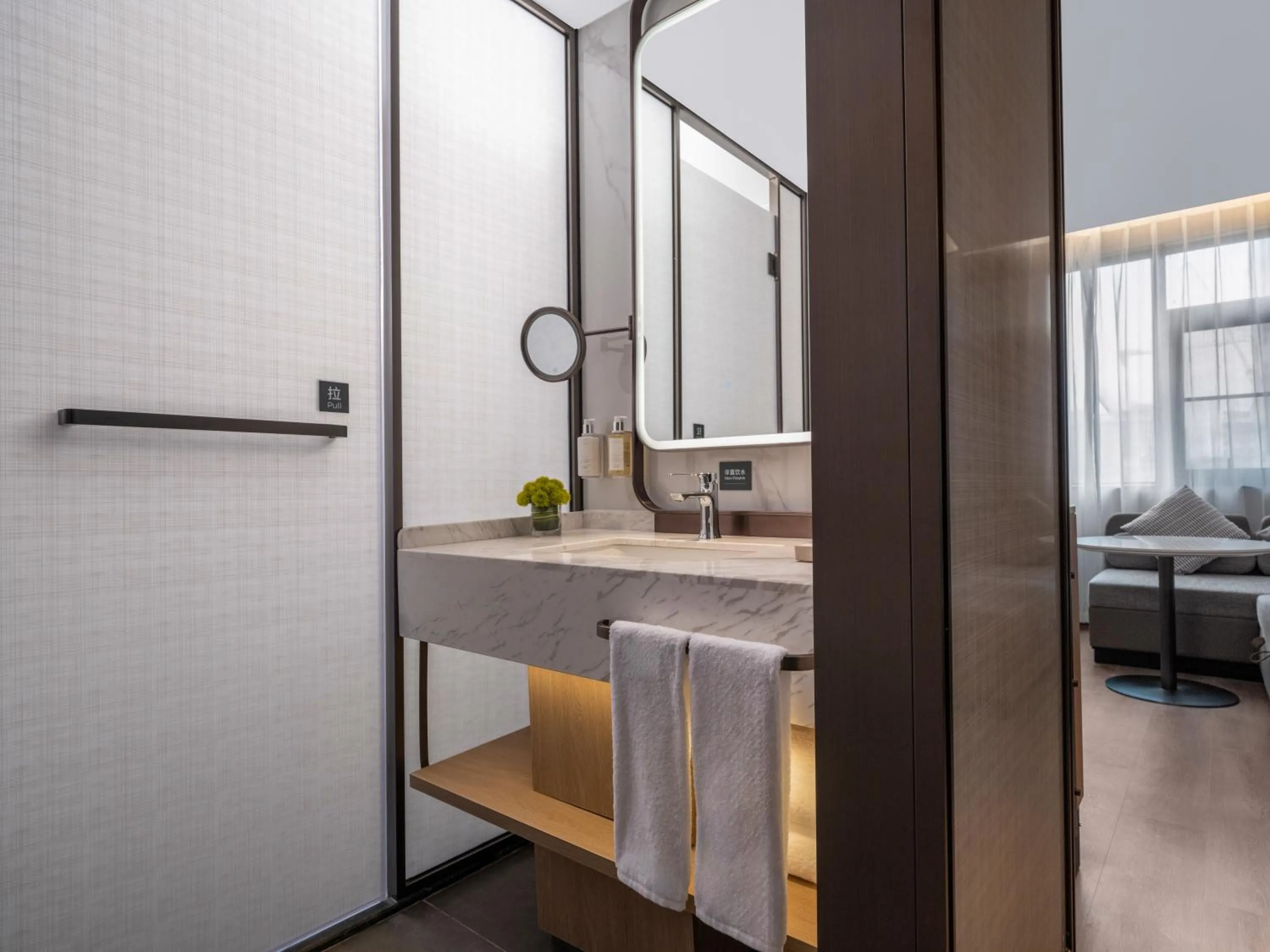 People in Holiday Inn Guilin Qixing by IHG