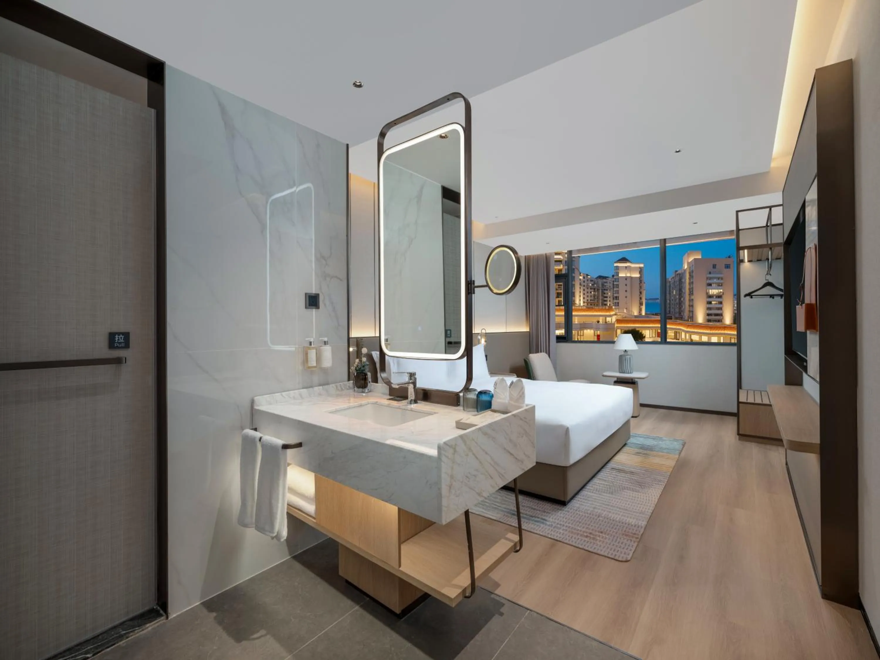 People, Bed in Holiday Inn Guilin Qixing by IHG