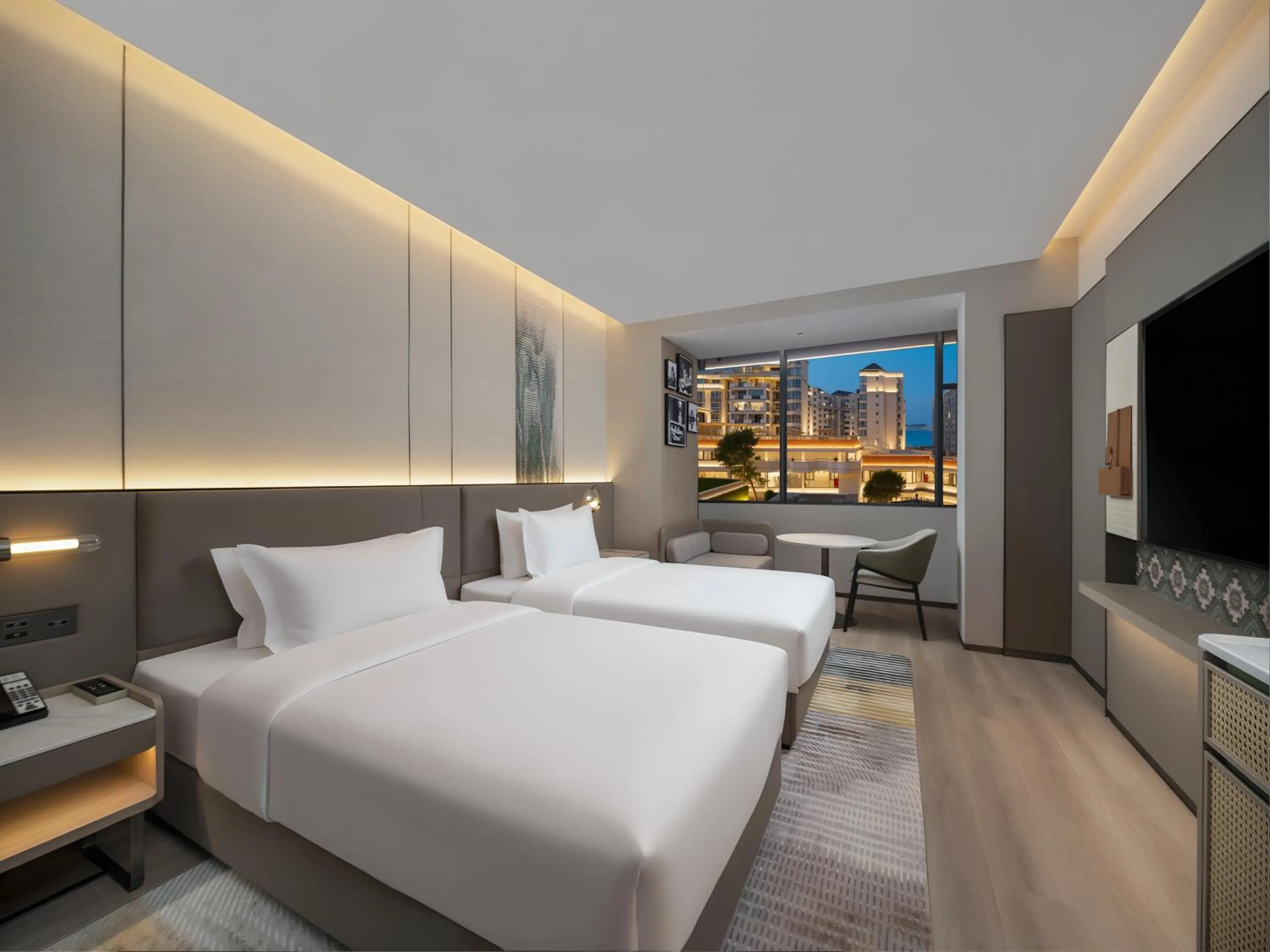 People, Bed in Holiday Inn Guilin Qixing by IHG