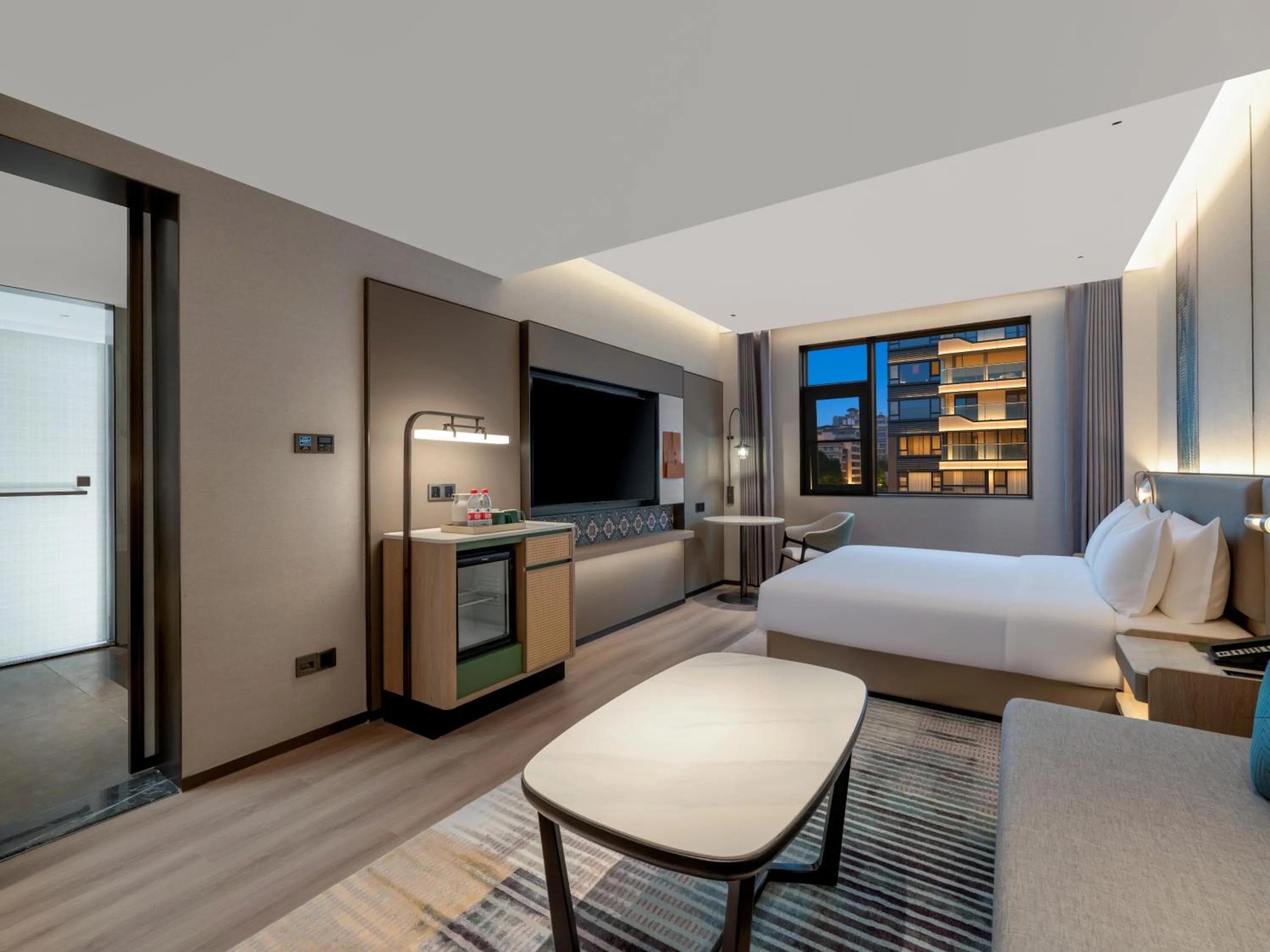 People, Bed in Holiday Inn Guilin Qixing by IHG